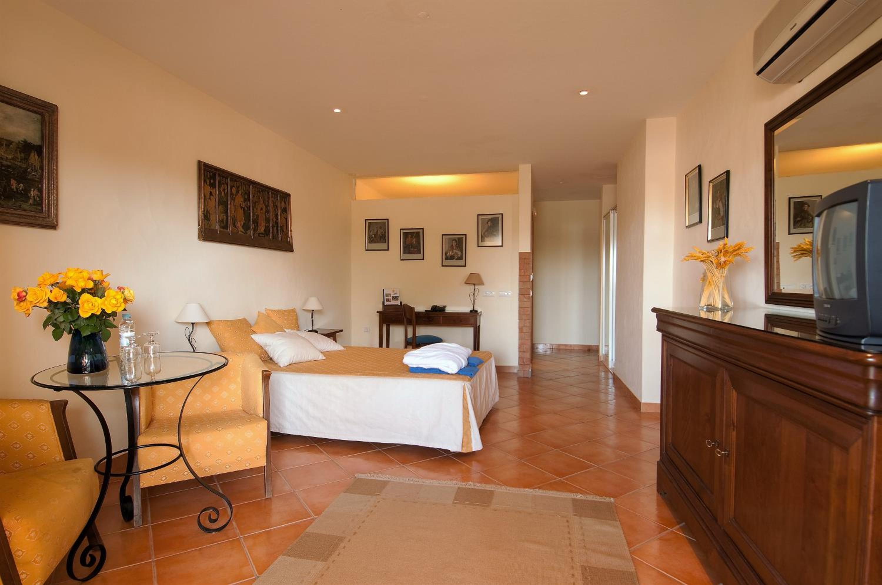 Double Room with Land View - Photo 4