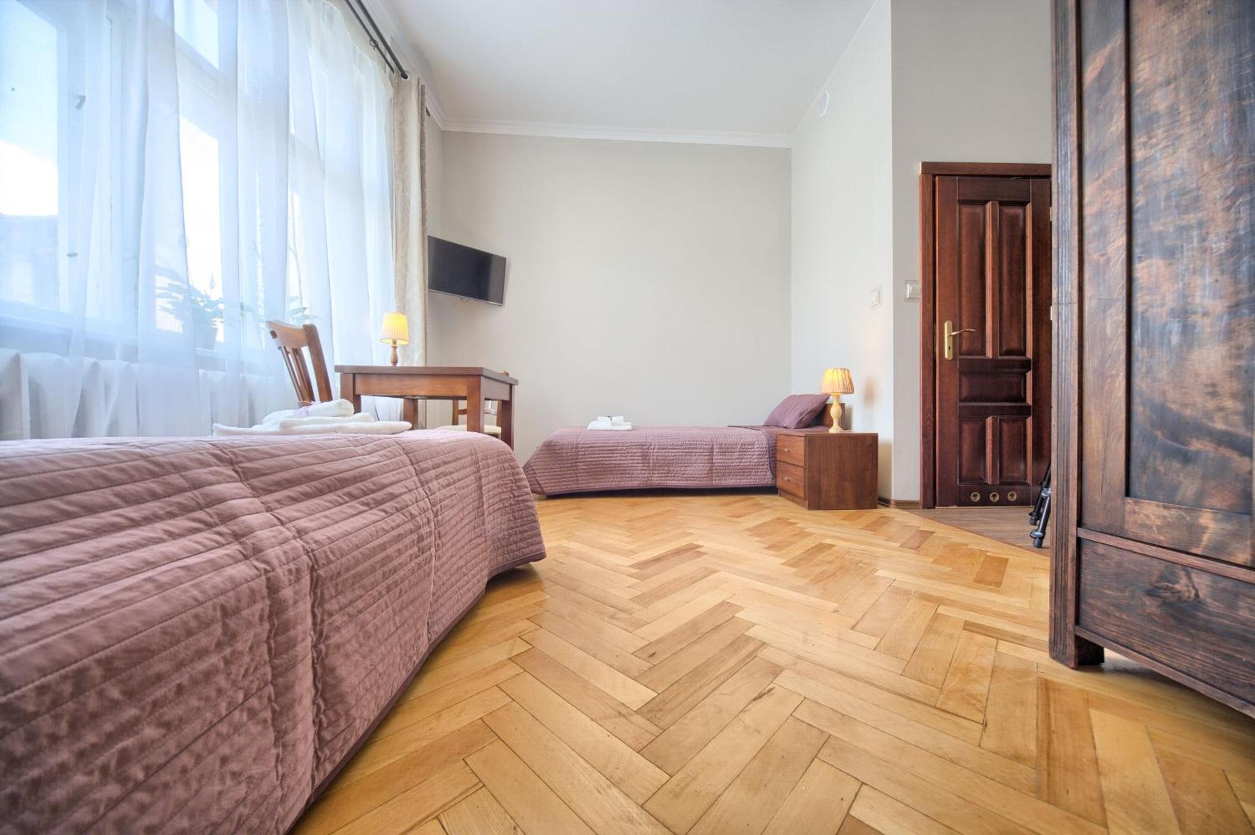 Deluxe Double or Twin Room - Photo 8