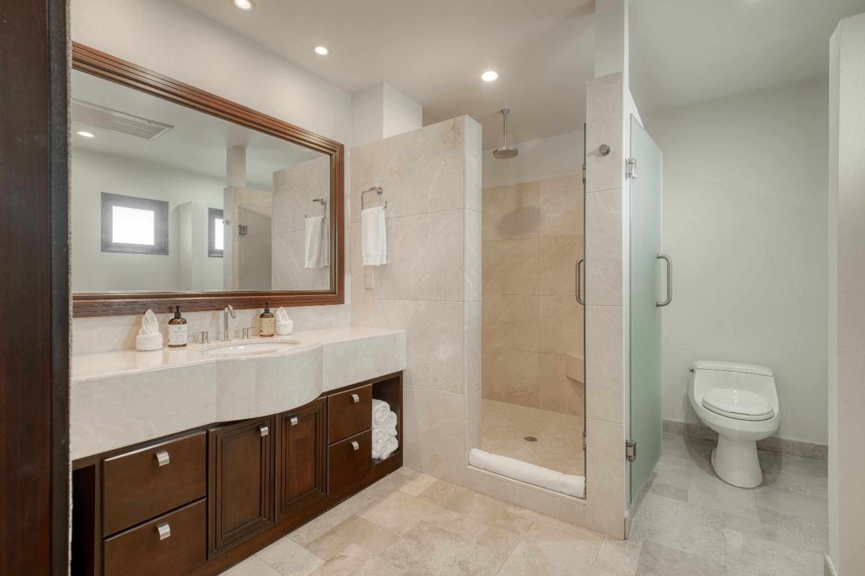 Two-Bedroom Apartment with Ocean View photo 2