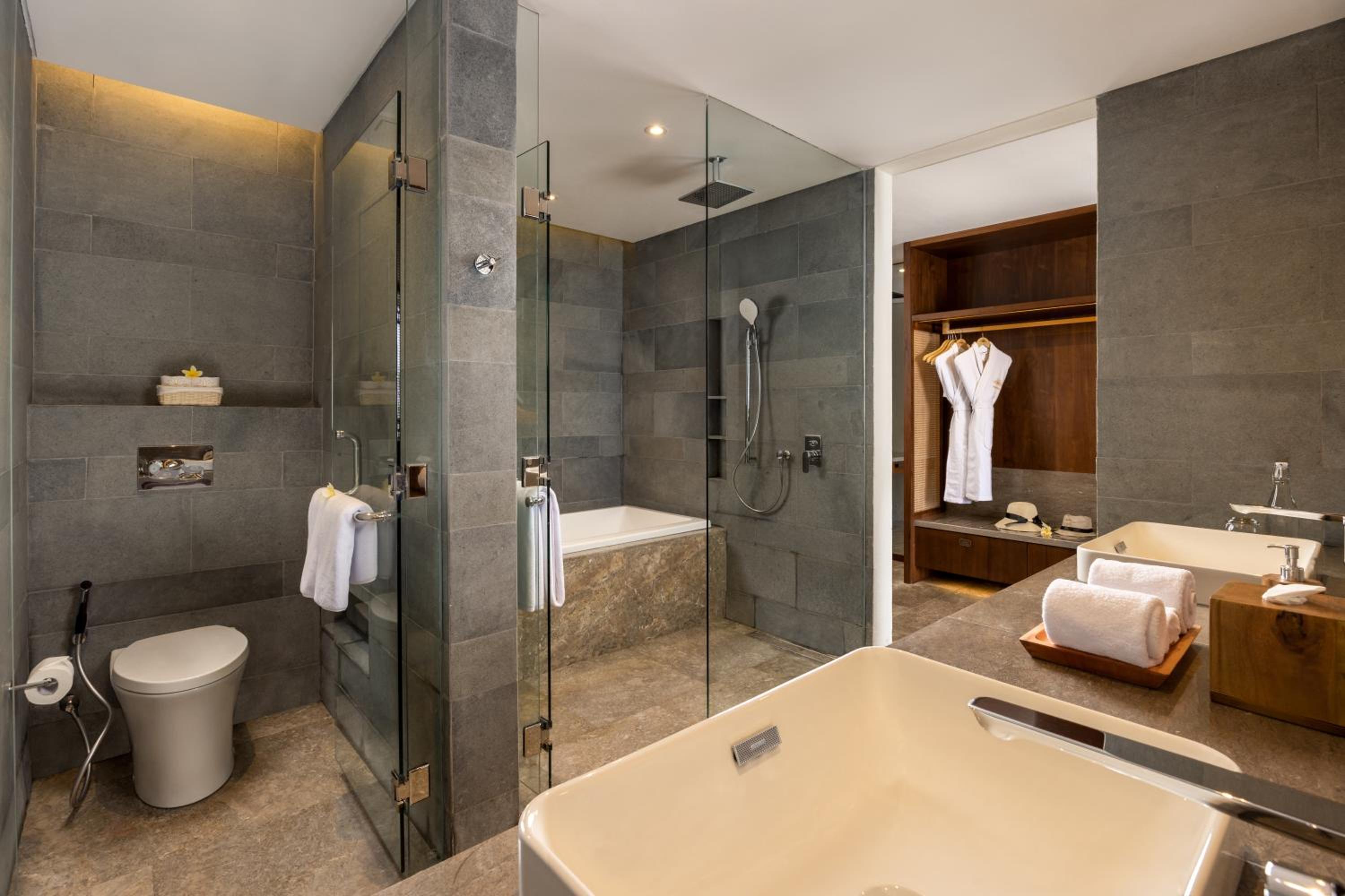 Ocean View Grand Suite - Photo 6