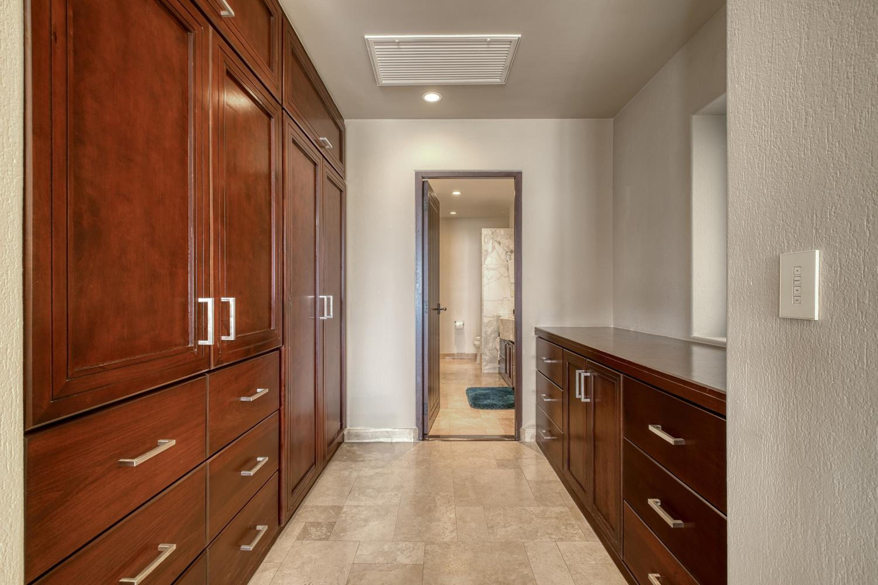 Three-Bedroom Apartment with Ocean View photo 1