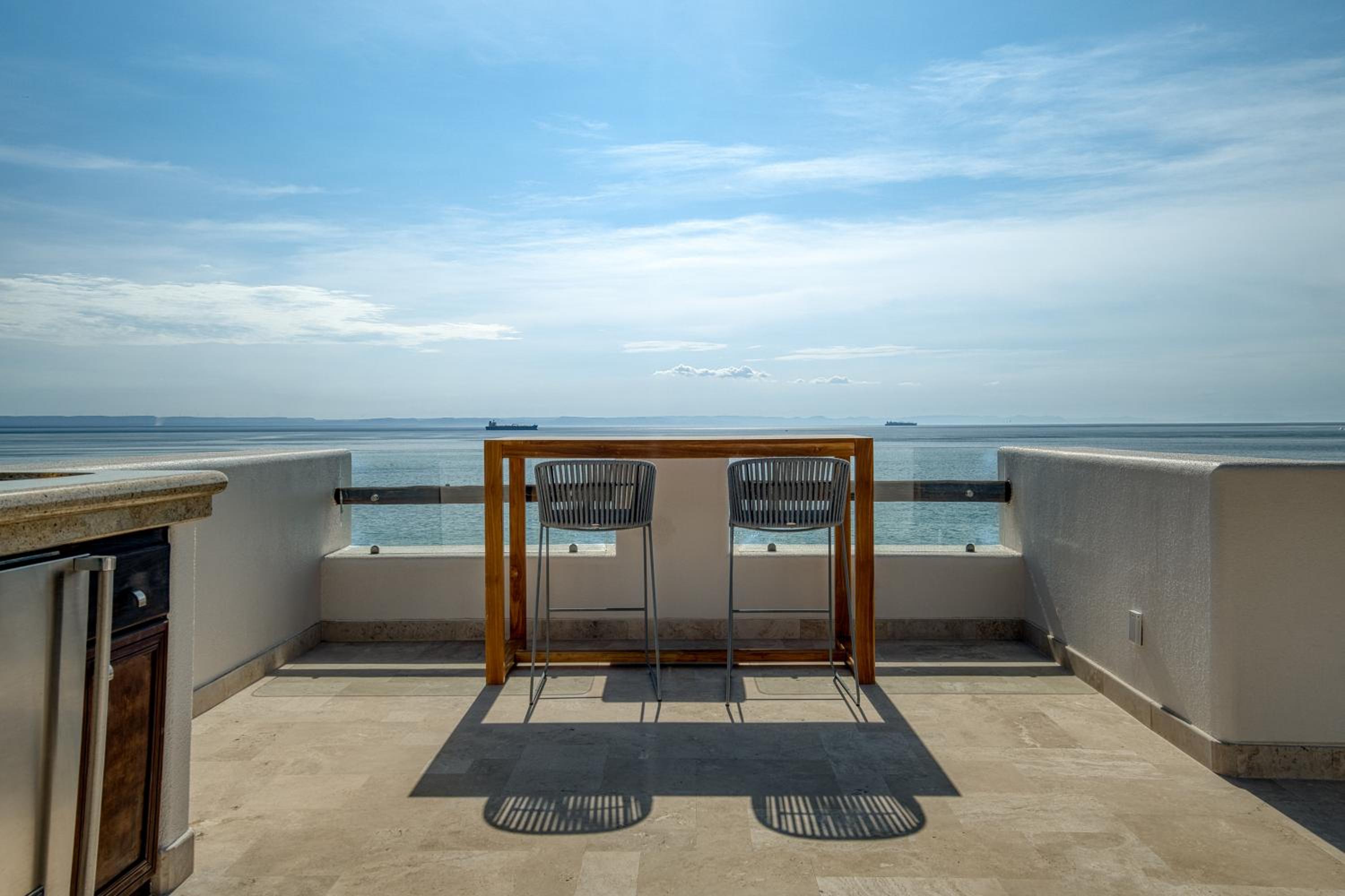 Superior One-Bedroom Apartment
