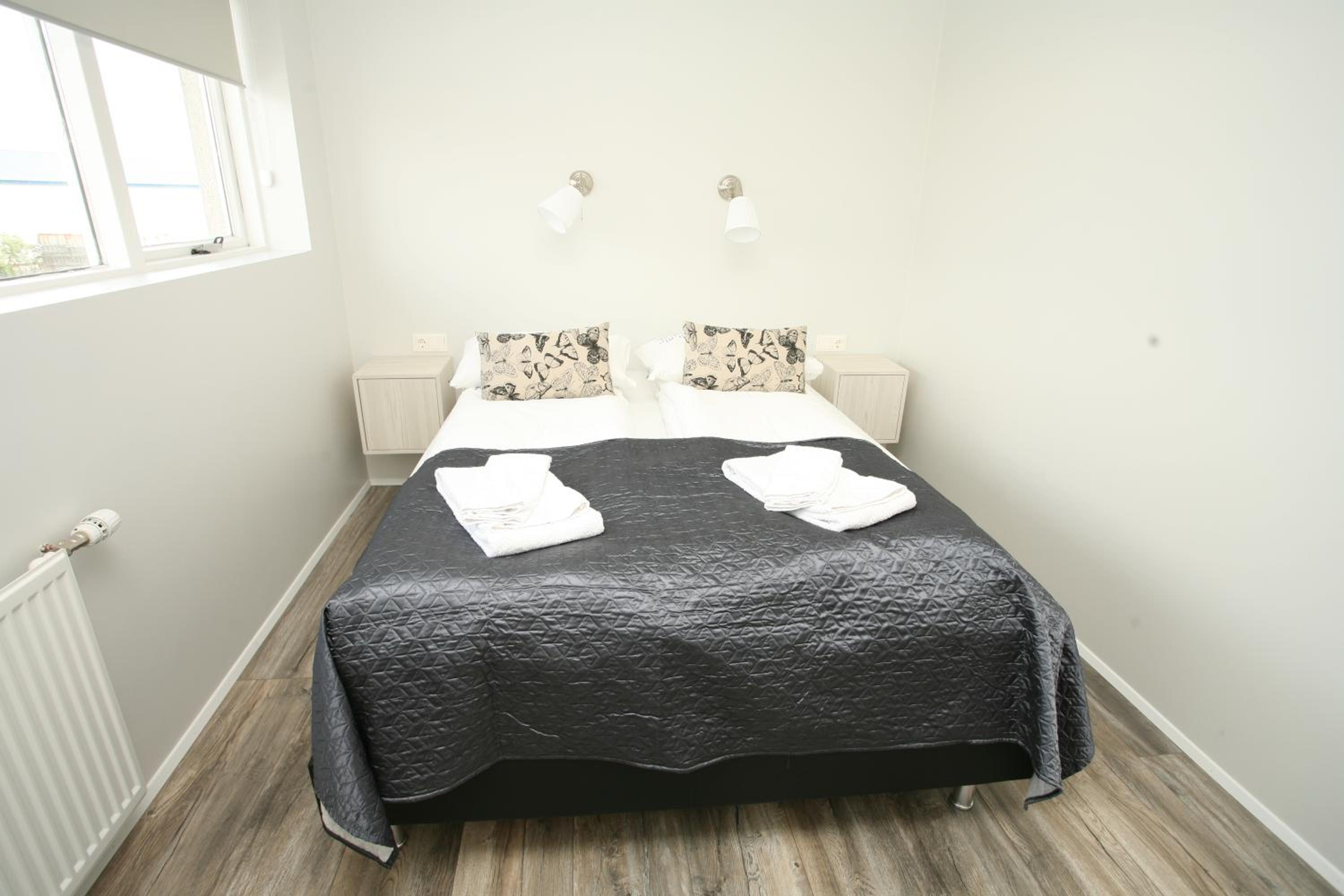 Deluxe One-Bedroom Apartment photo 1