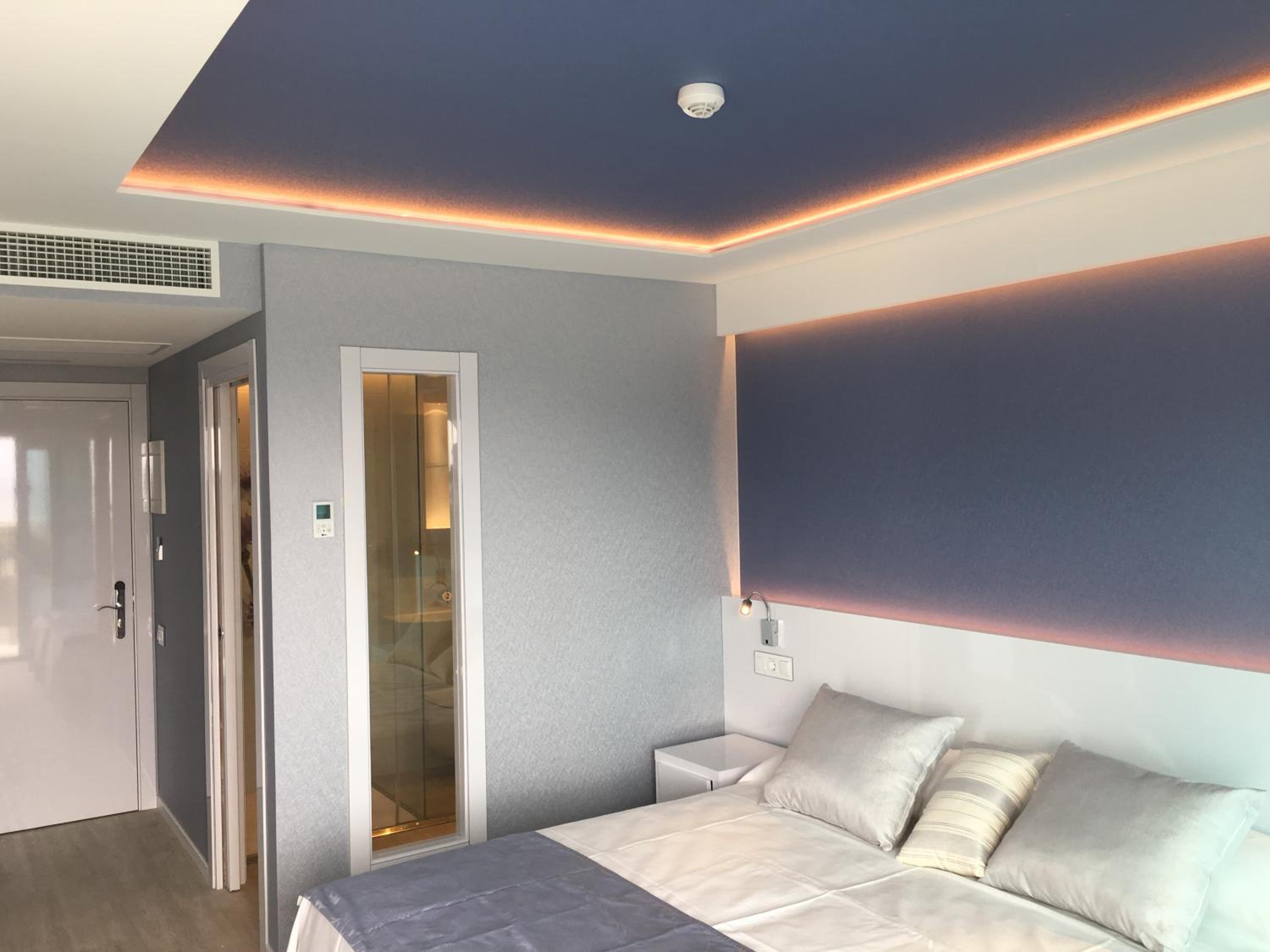 Double Room with Balcony and Sea View