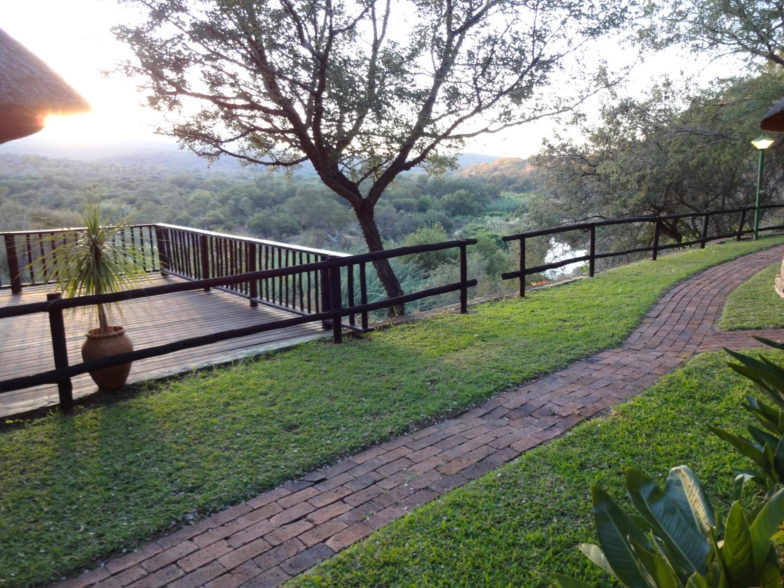 Double or Twin Room with Balcony - Photo 4