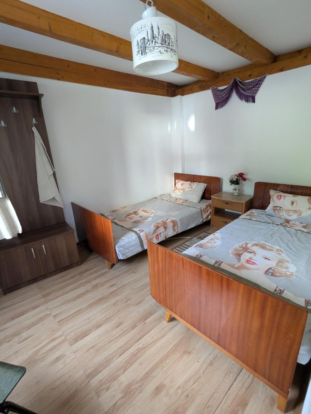 Standard Double Room with Shared Bathroom photo 1