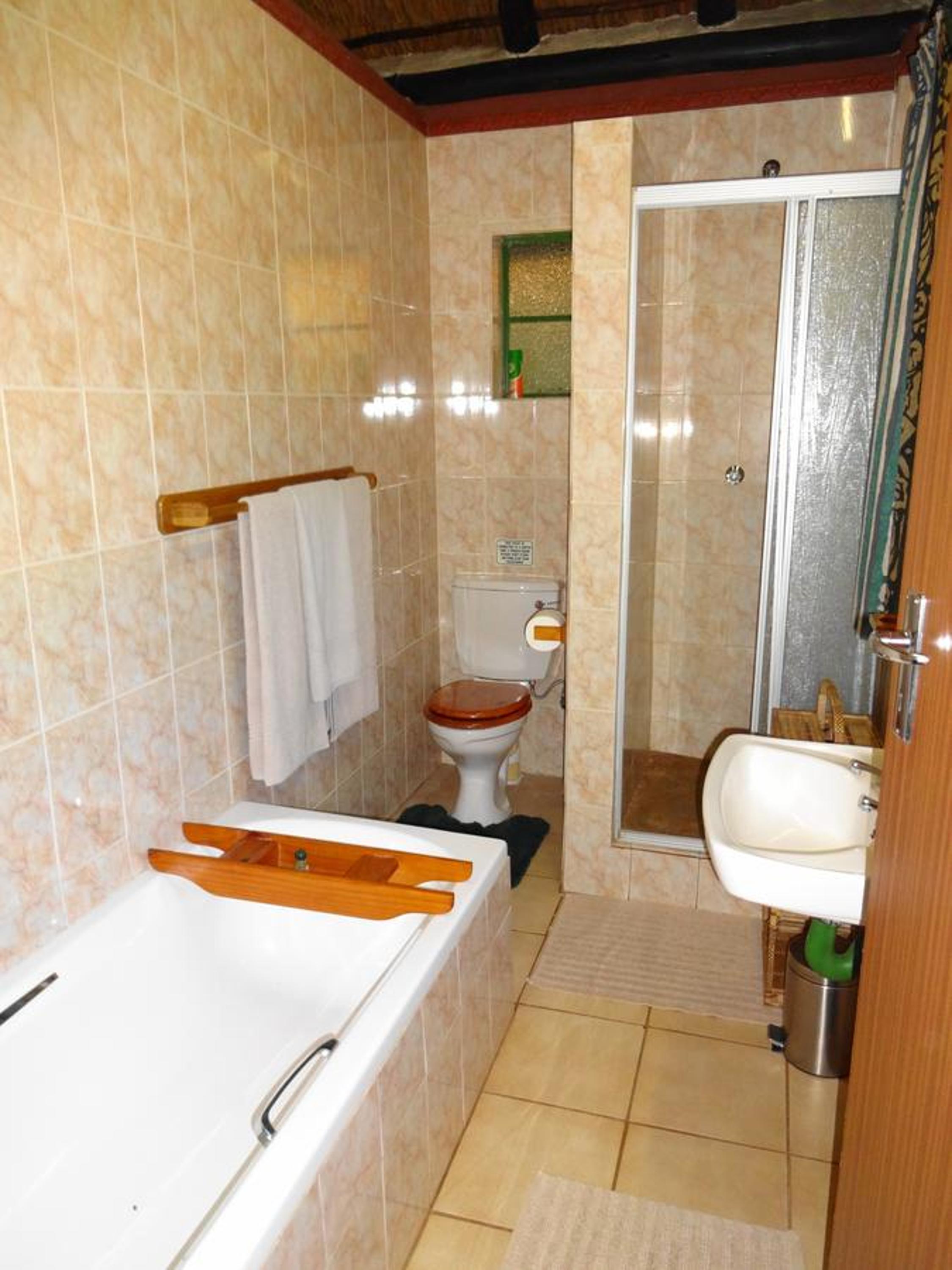 Deluxe Double Room with Balcony - Photo 4