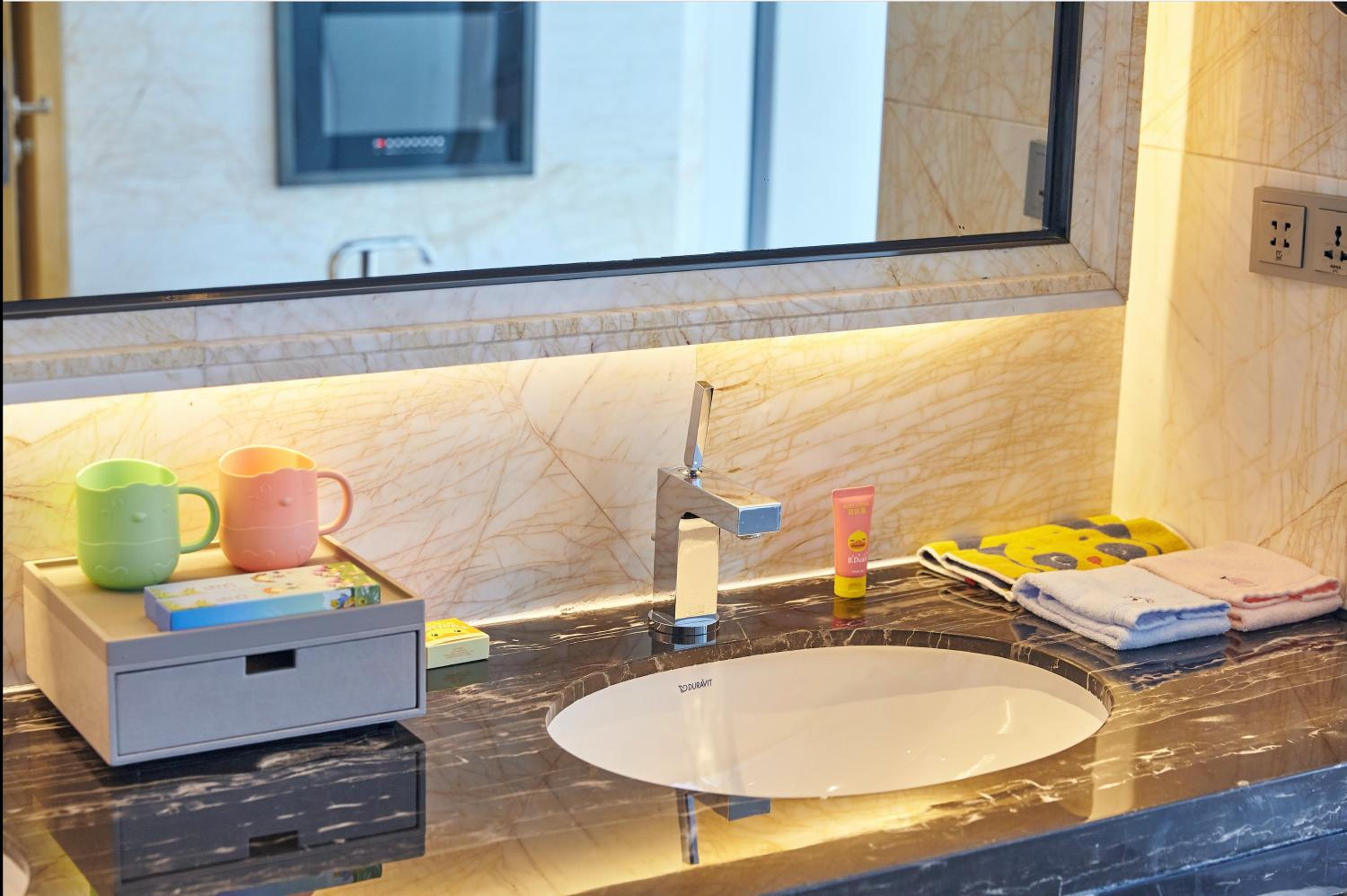 Family King Suite with Sea View - Photo 1