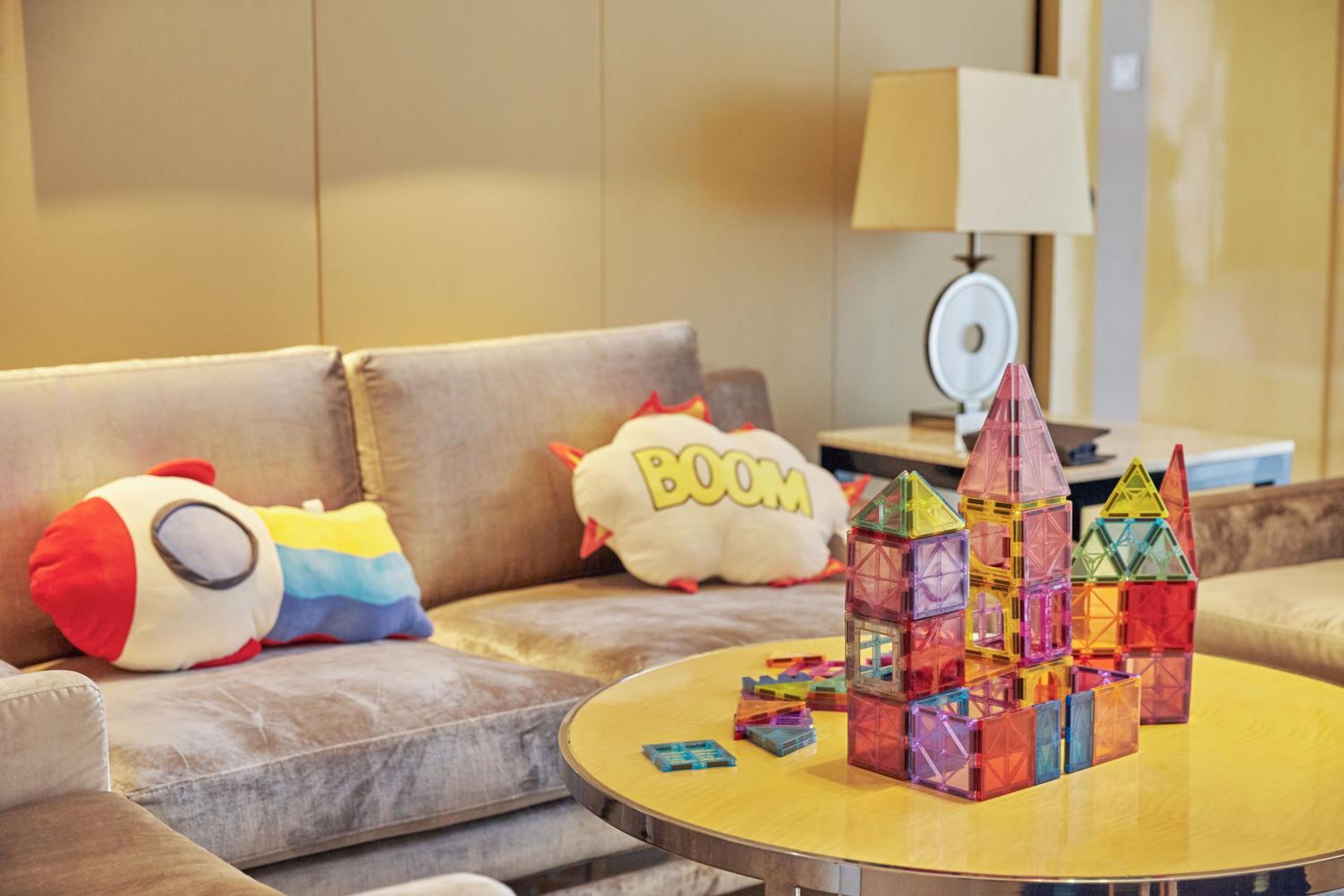 Family King Suite with Sea View - Photo 3