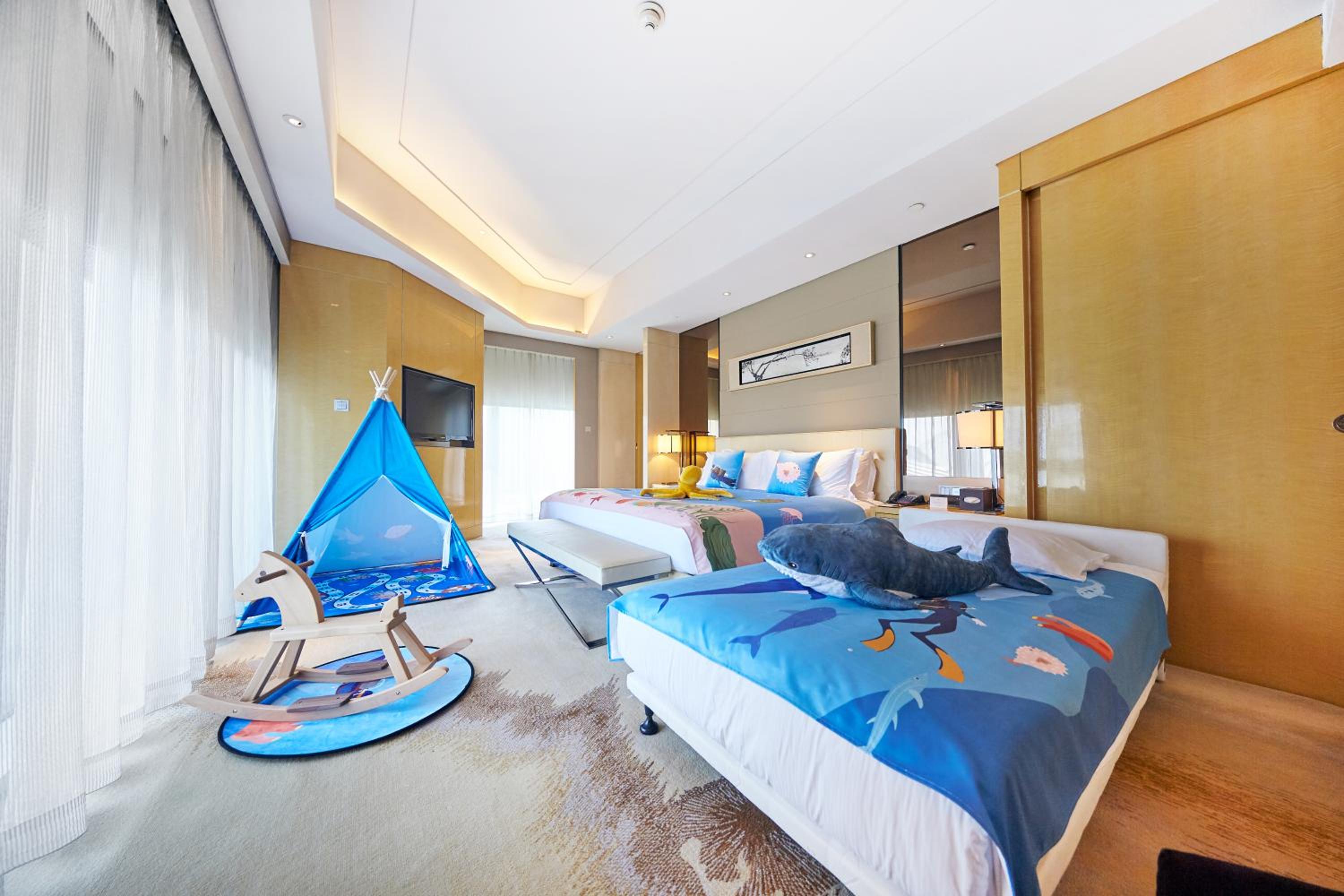 Family King Suite with Sea View - Photo 4