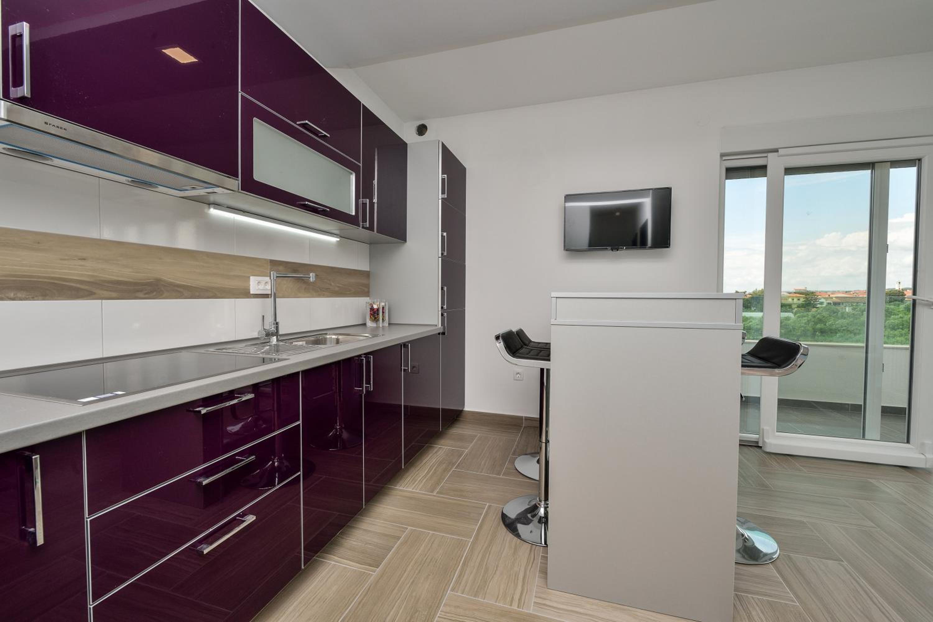 Deluxe Two-Bedroom Apartment with Balcony and Pool View photo 2