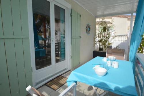 Apartment with Pool View  photo 3