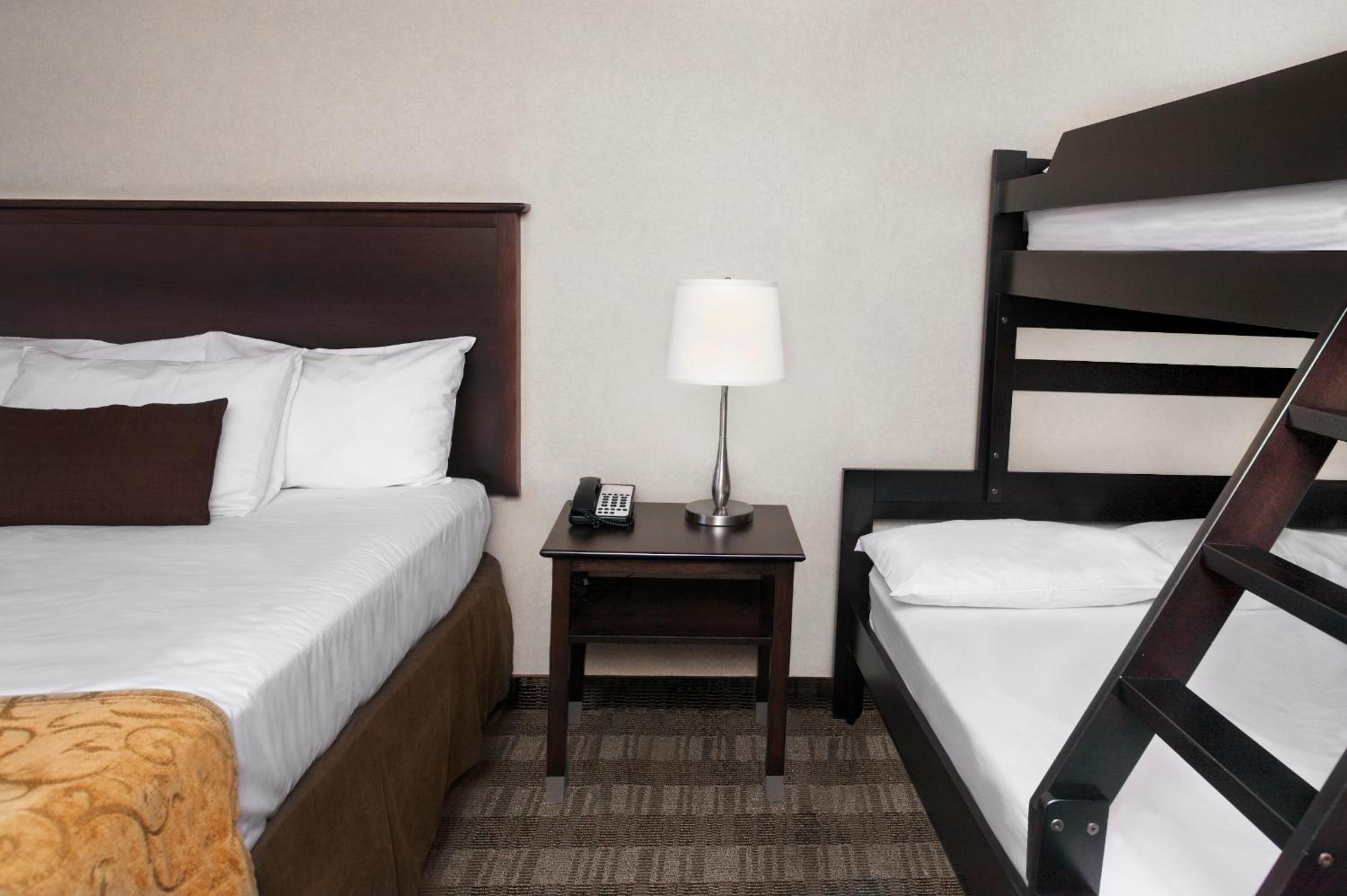 Bunk Bed Studio One Queen - Room Only