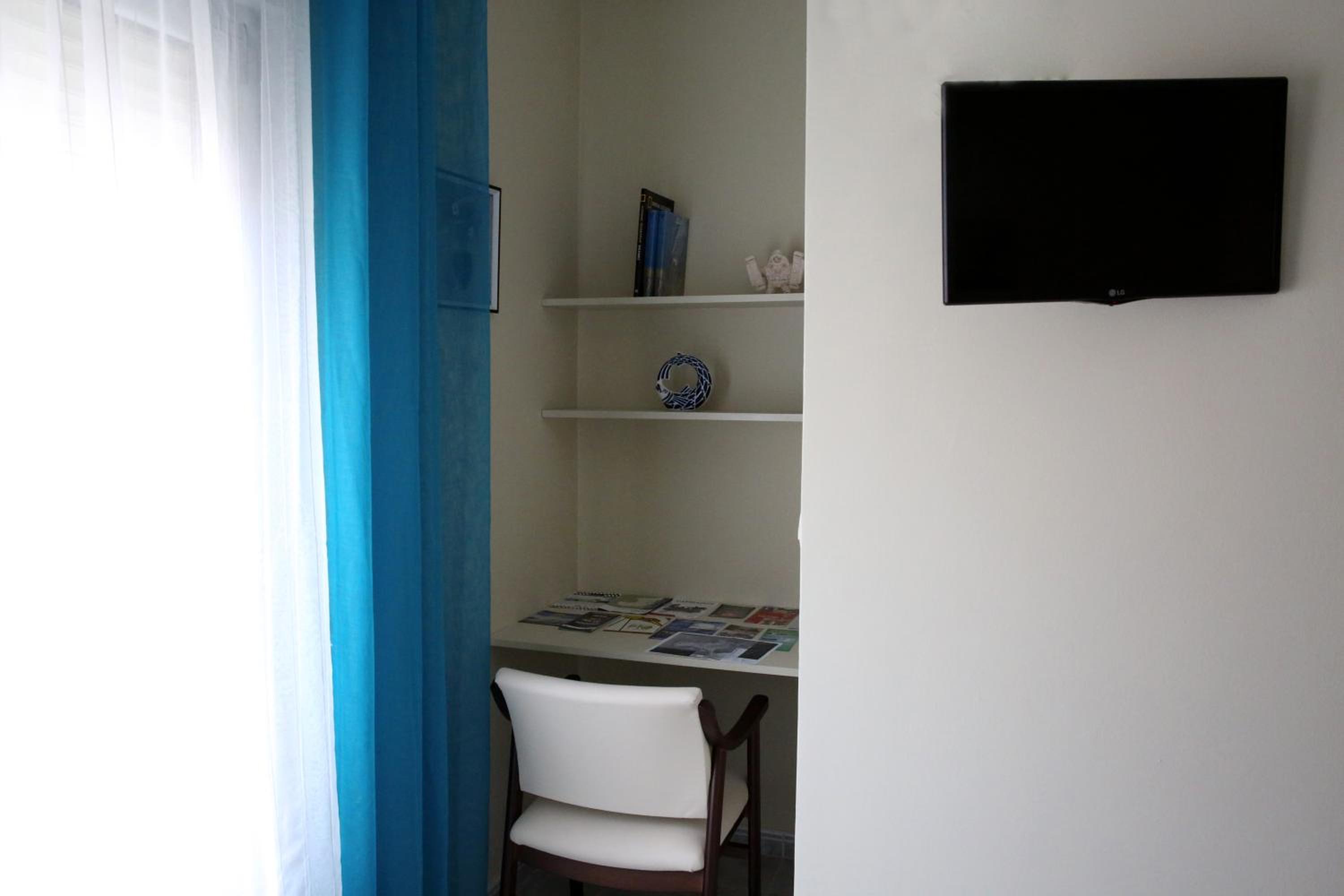 Twin Room - Photo 2