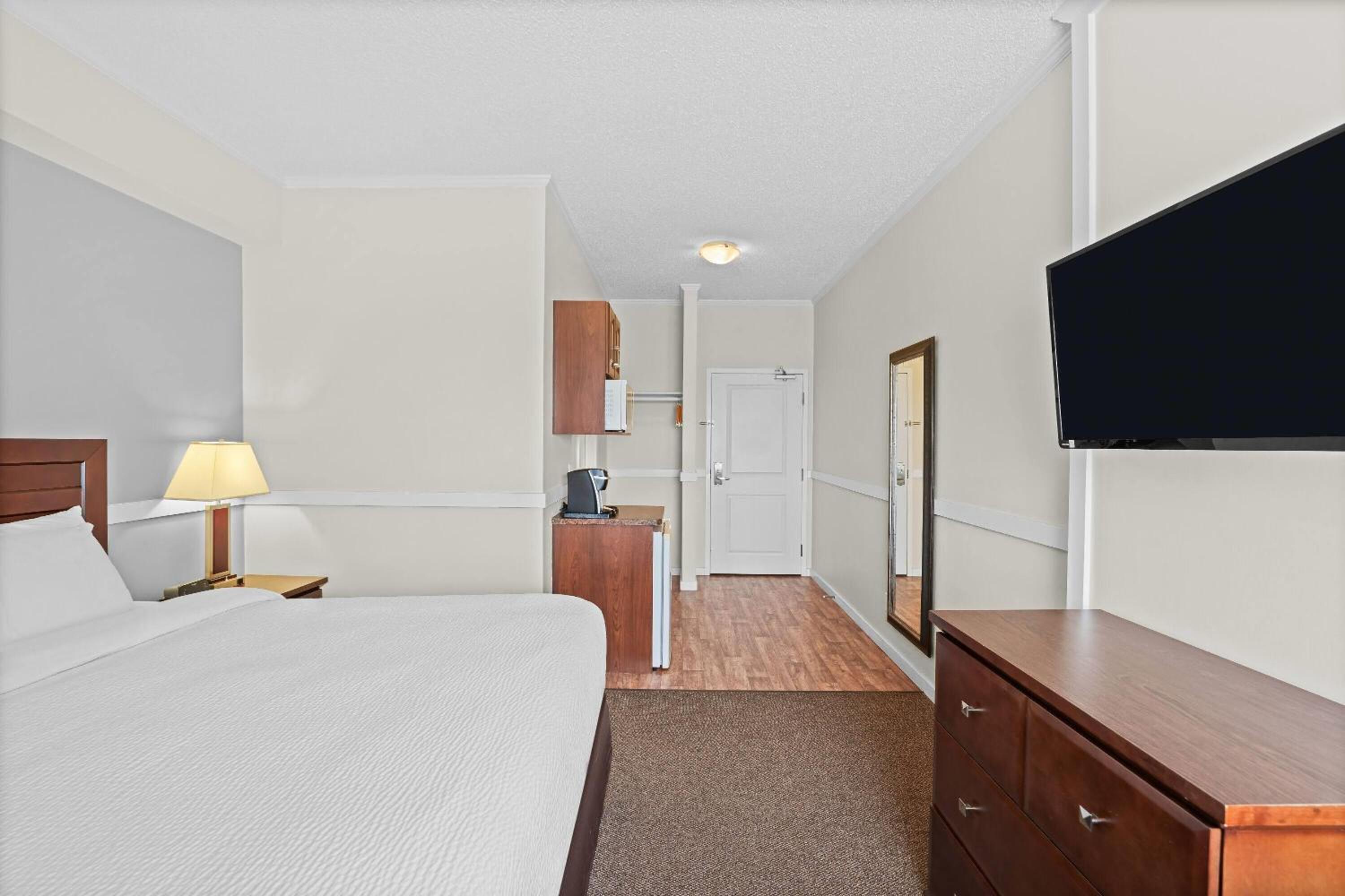 King Room - Non-Smoking photo 3