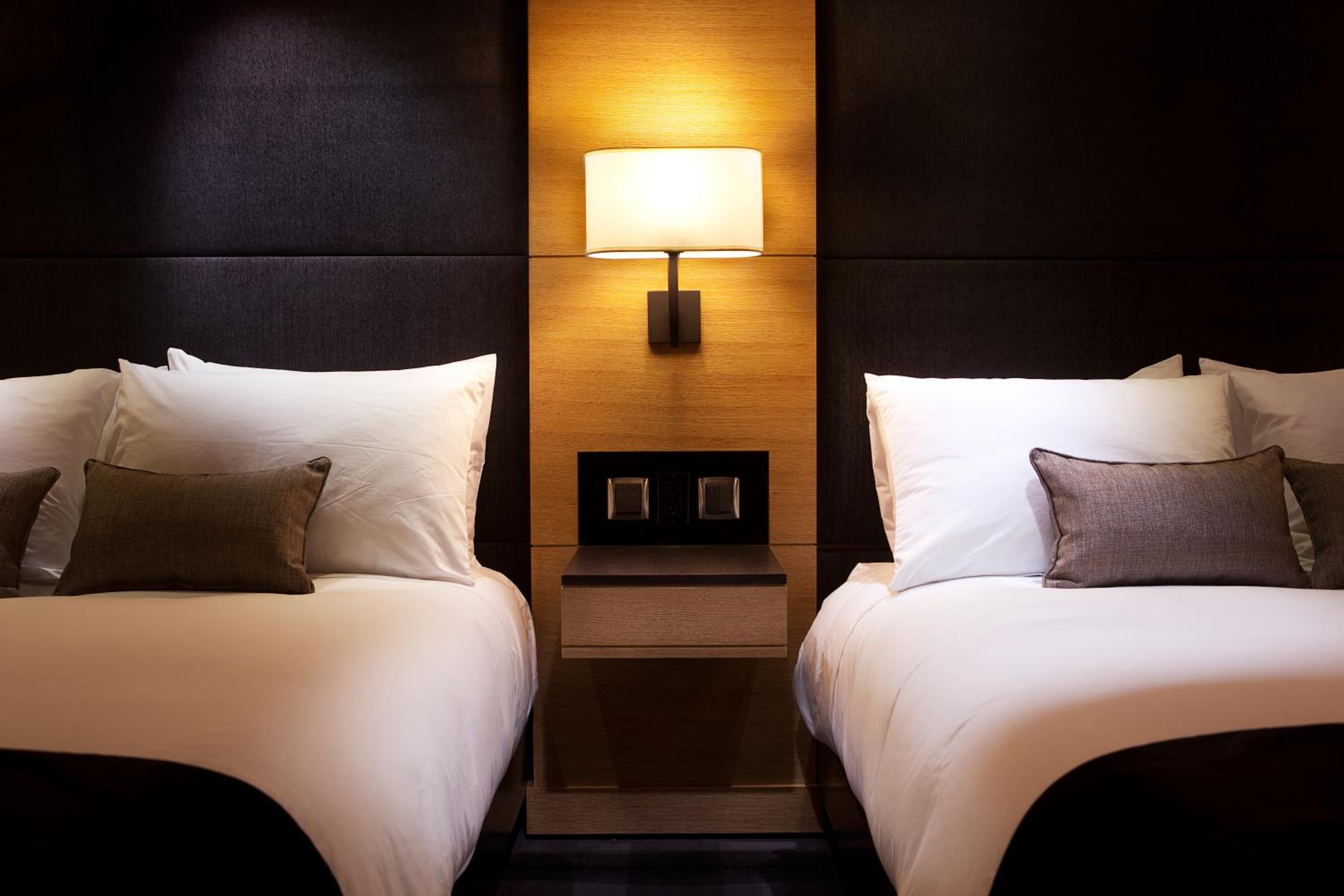 Premier Queen Room with Two Queen Beds - Photo 2