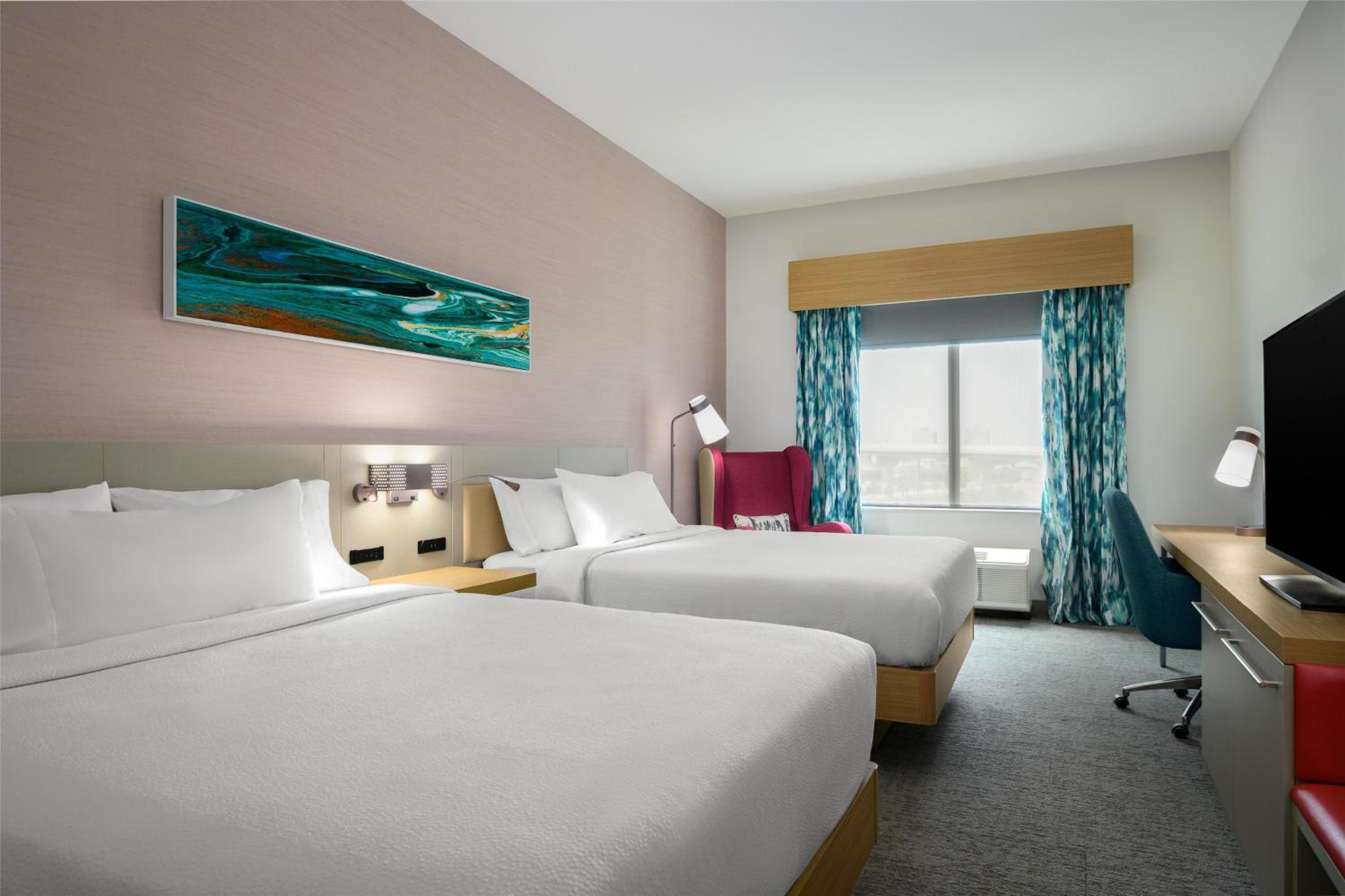 One-Bedroom King Suite with Sofa Bed thumbnail 5