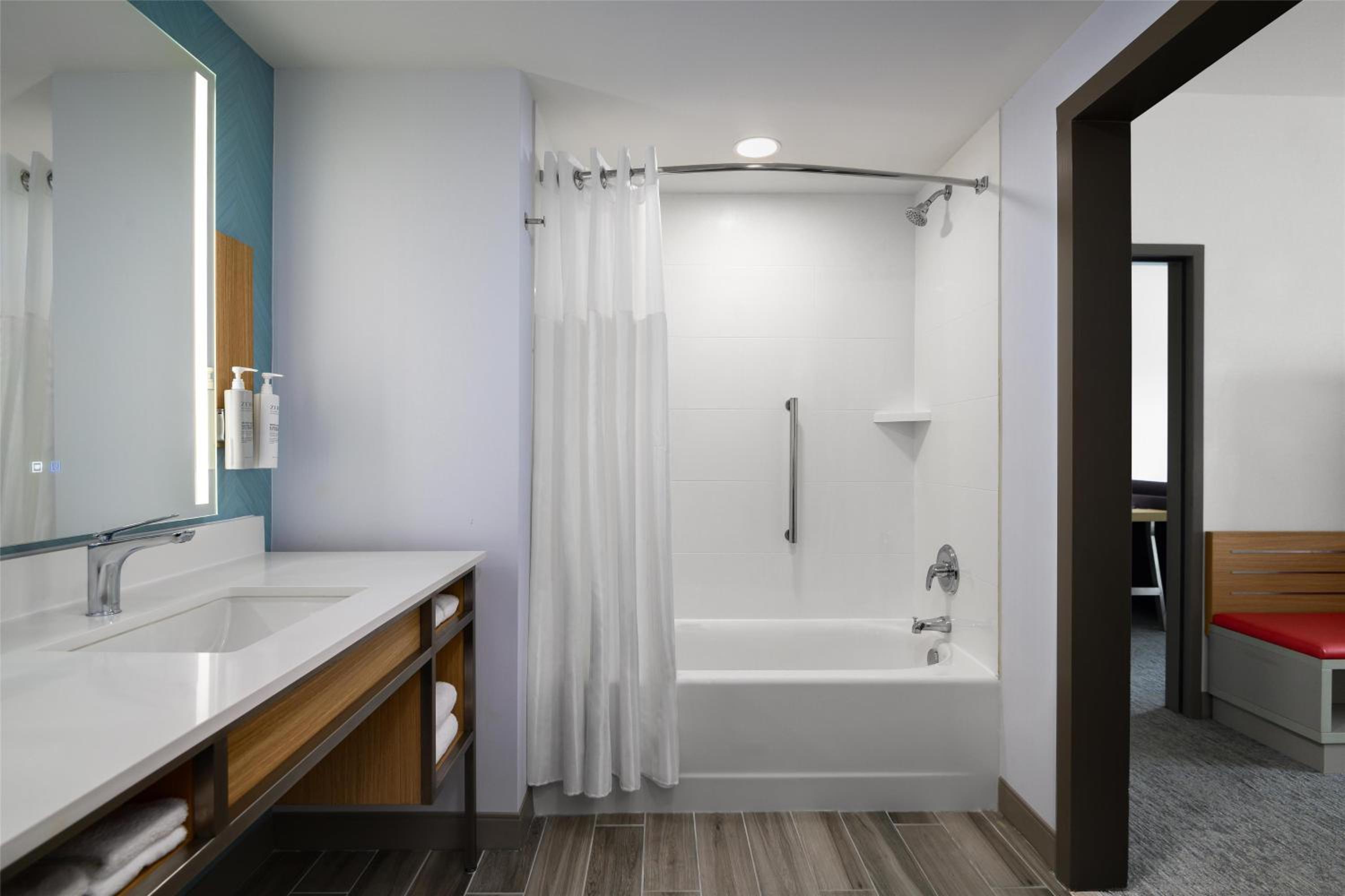 One-Bedroom King Suite with Sofa Bed thumbnail 6