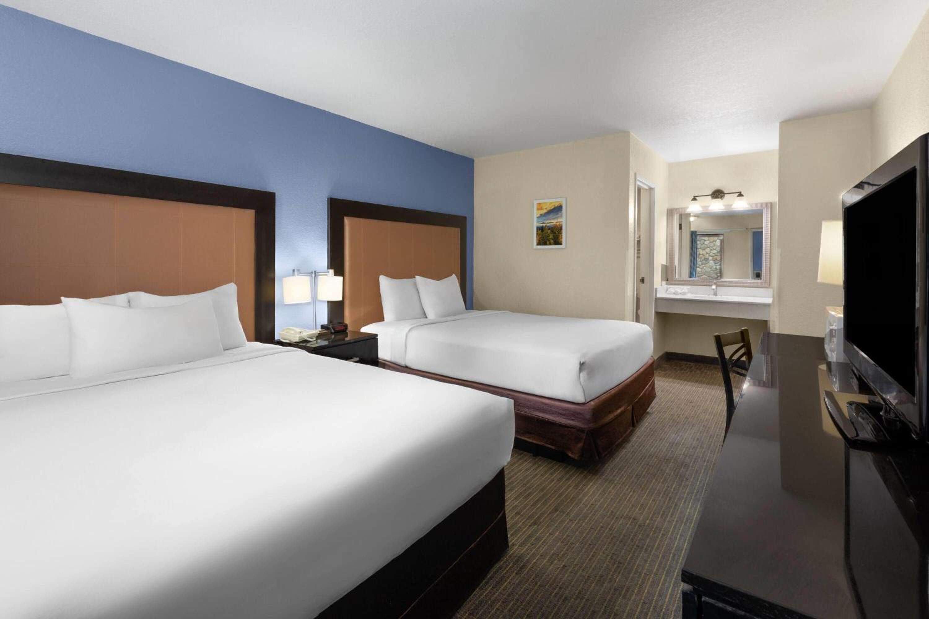Queen Room with Two Queen Beds - Non-Smoking - Photo 1
