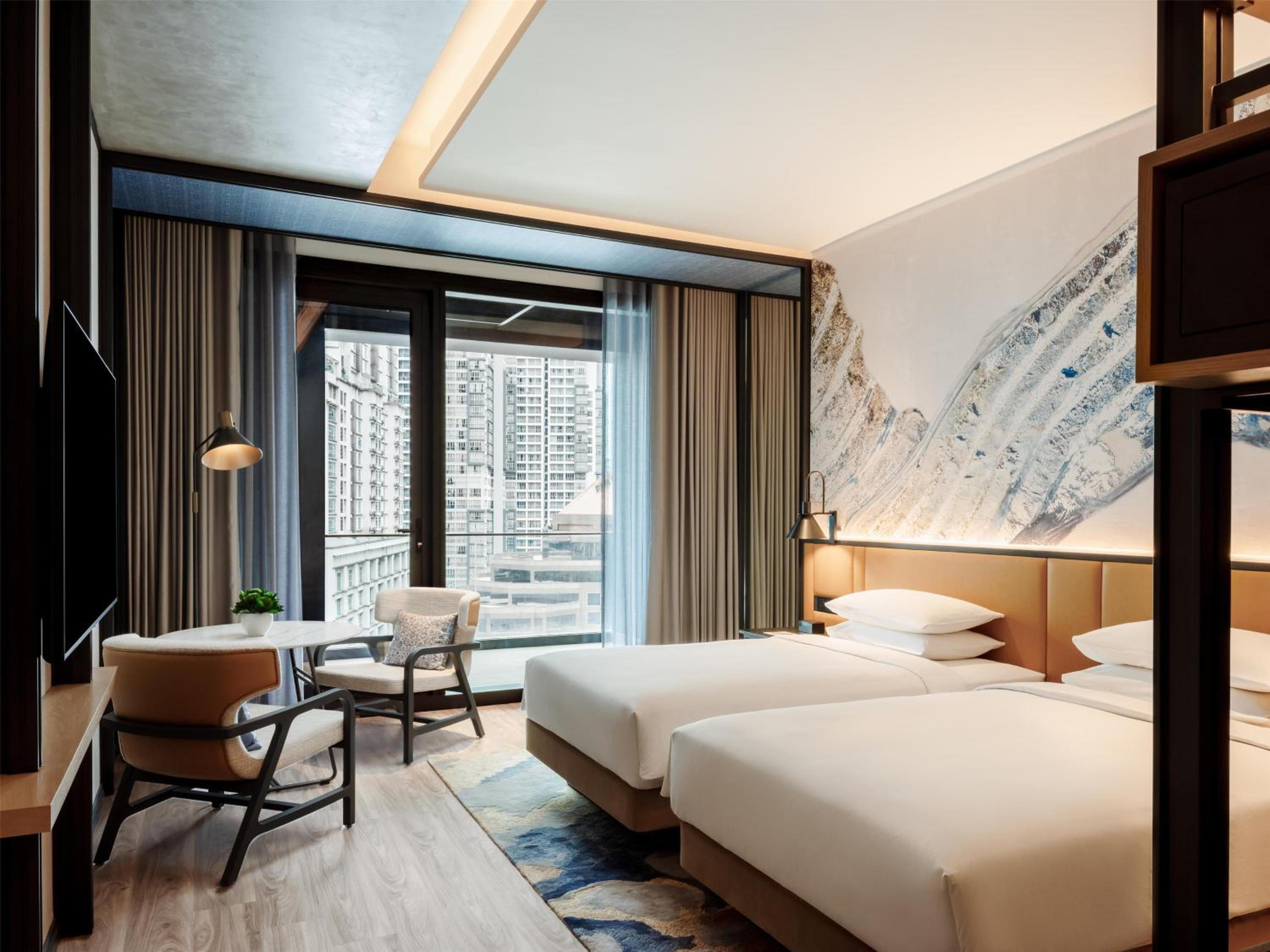Twin Room with Two Twin Beds, City View and Balcony - High Floor photo 2