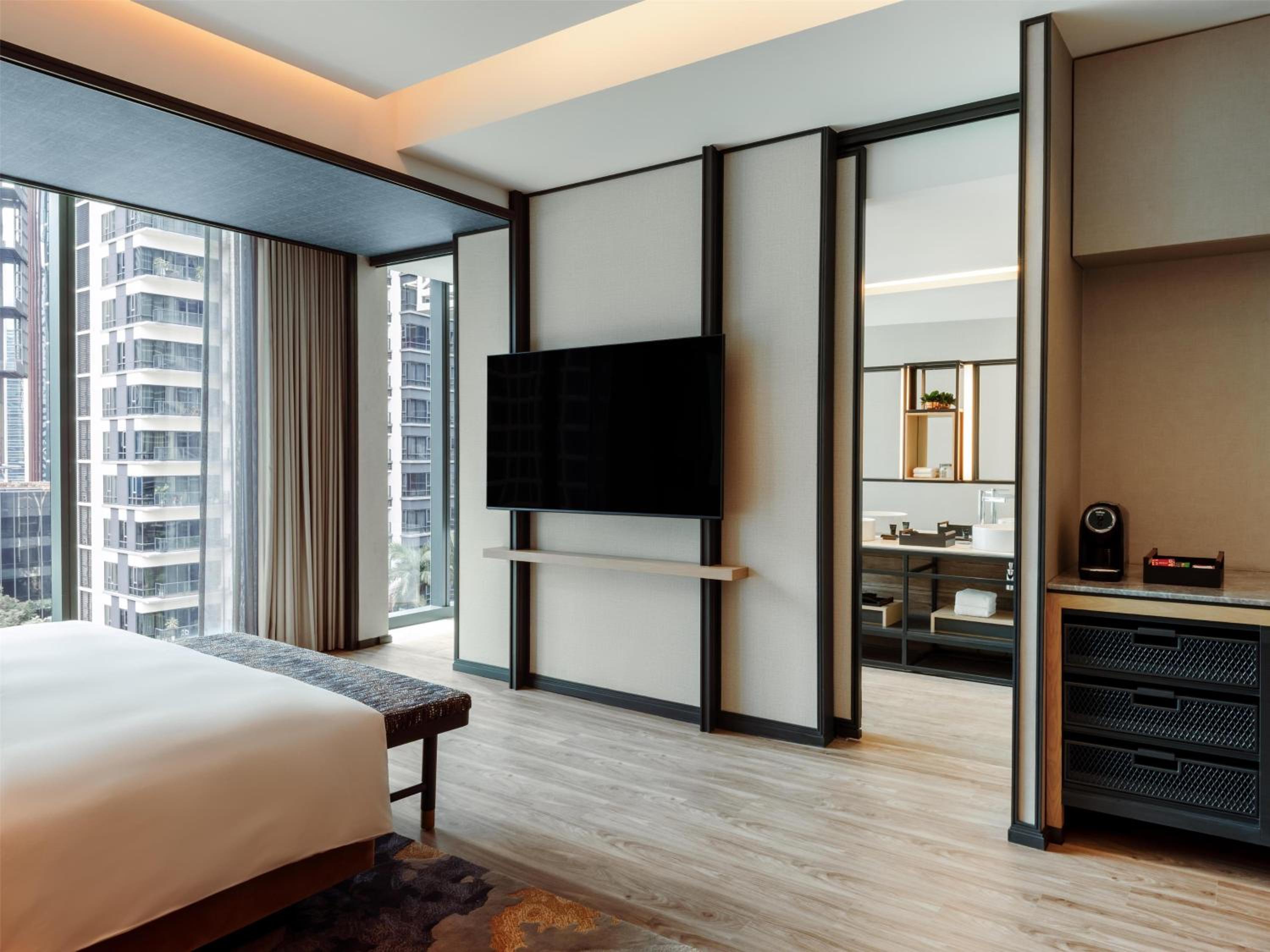 Premium Corner King Room photo 2
