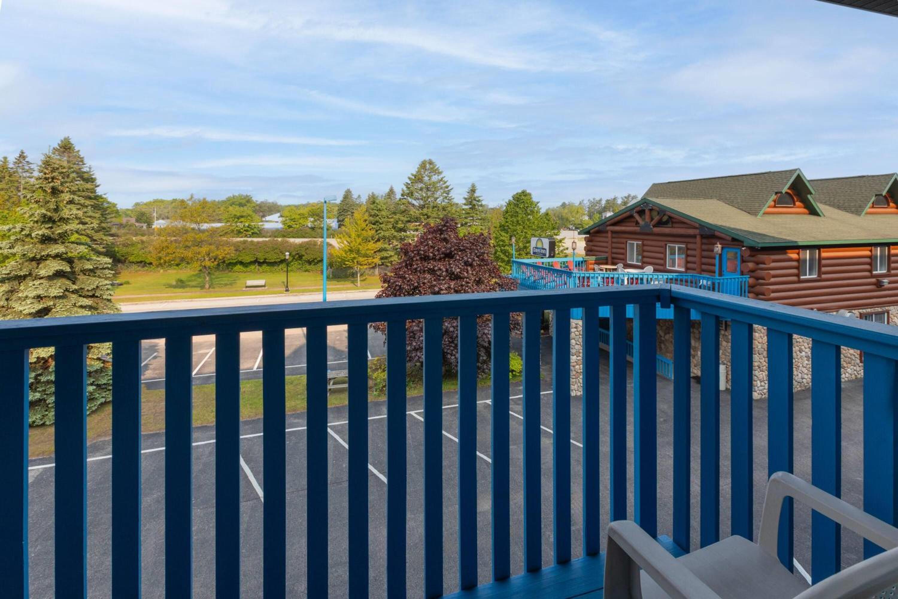 Two-Bedroom Suite with Four Queen Beds and Balcony - Non-Smoking - Photo 6