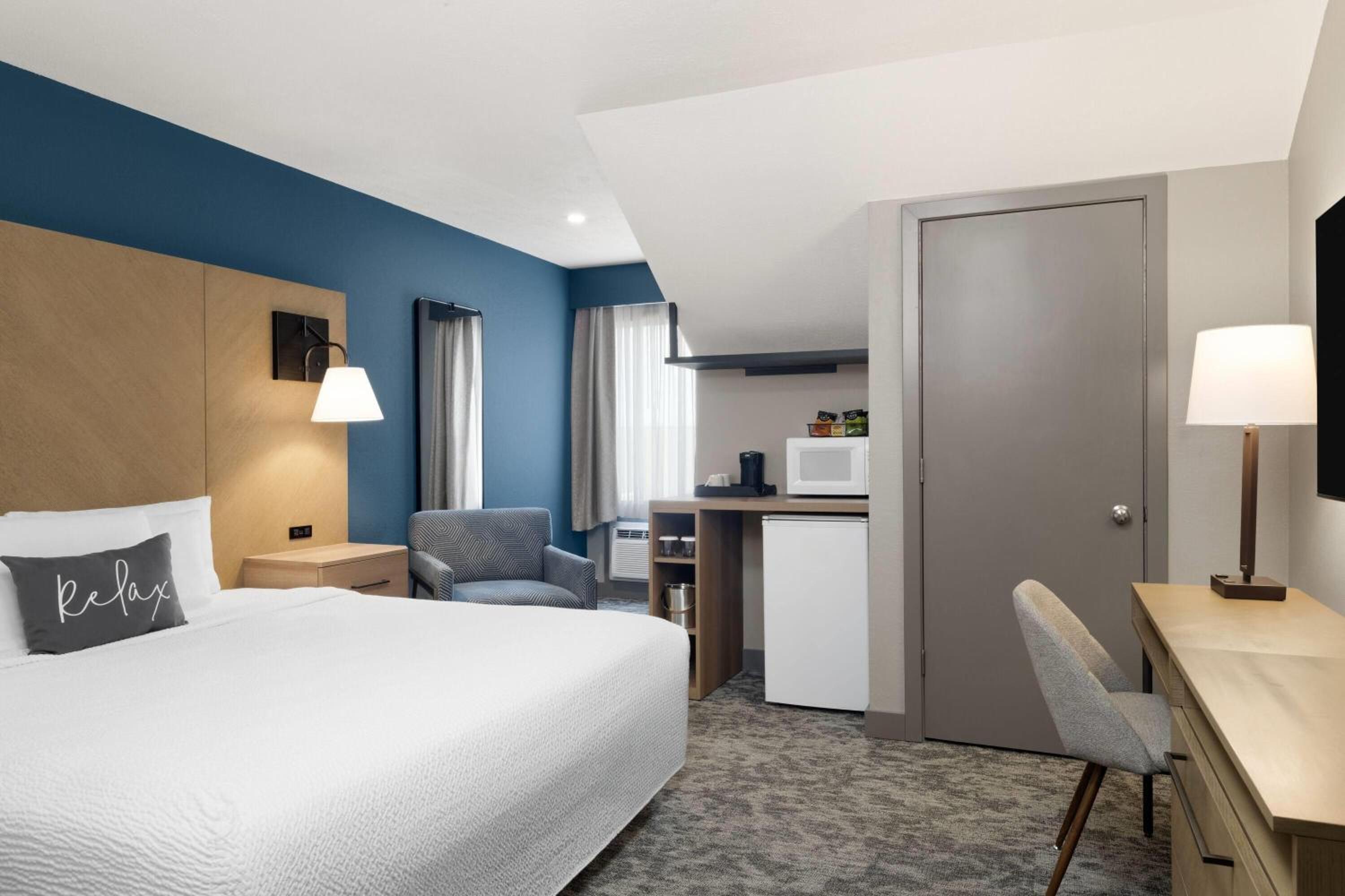 King Room - Non-Smoking - Photo 2