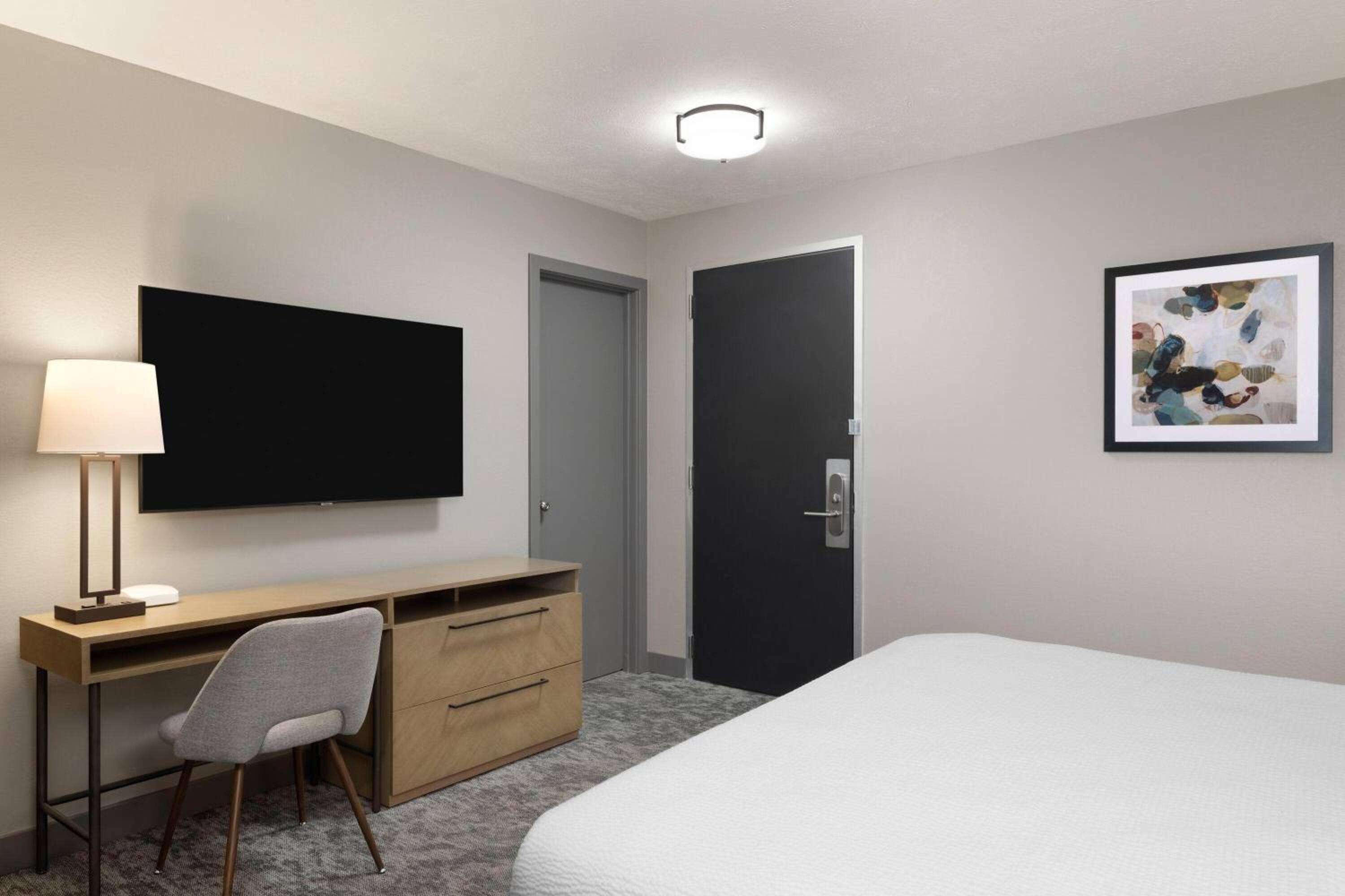 King Room - Non-Smoking - Photo 3