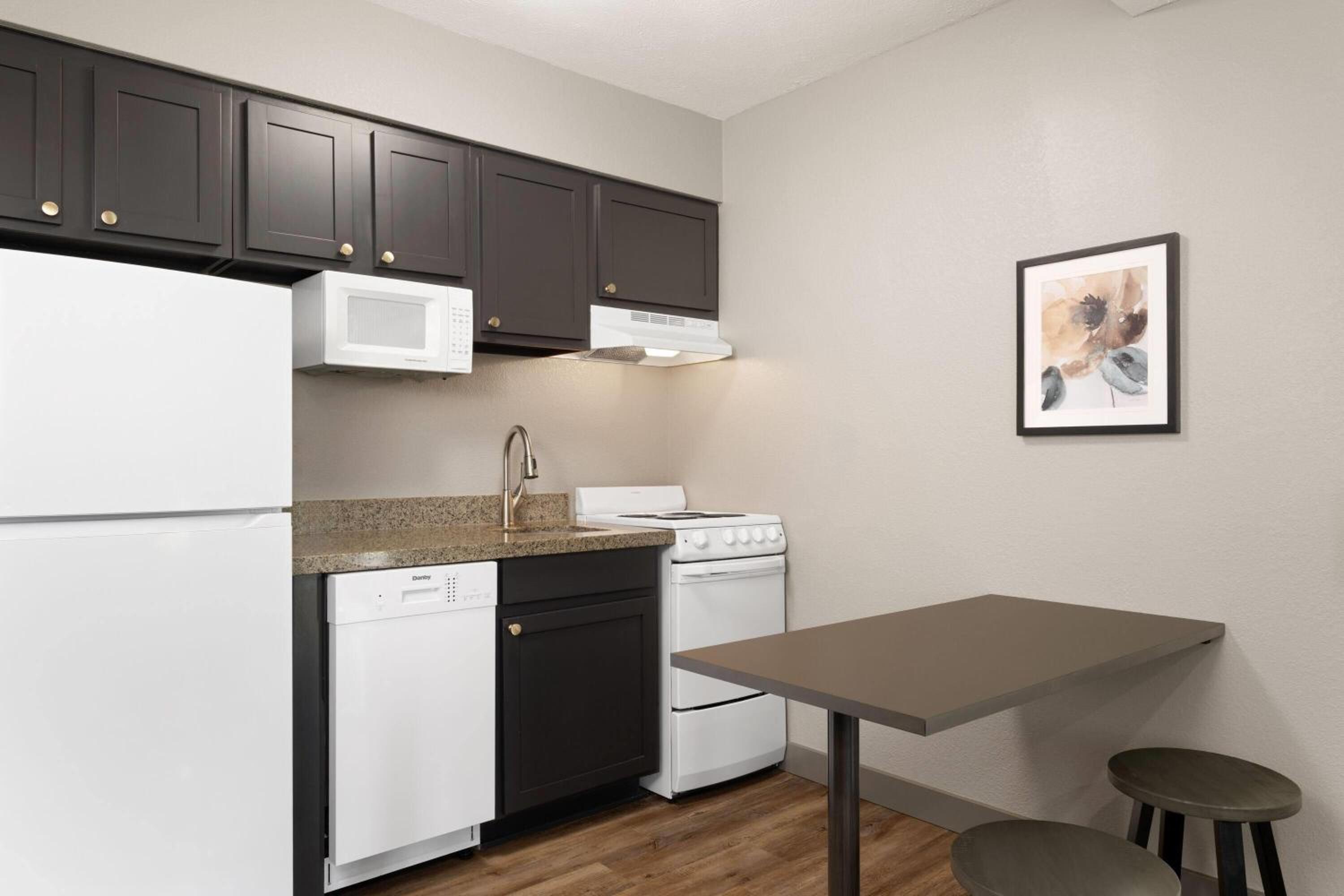 One-Bedroom King Suite - Non-Smoking - Photo 3