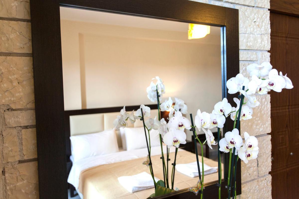 Studio with Sea View (2 Adults)- Upper Floor photo 2