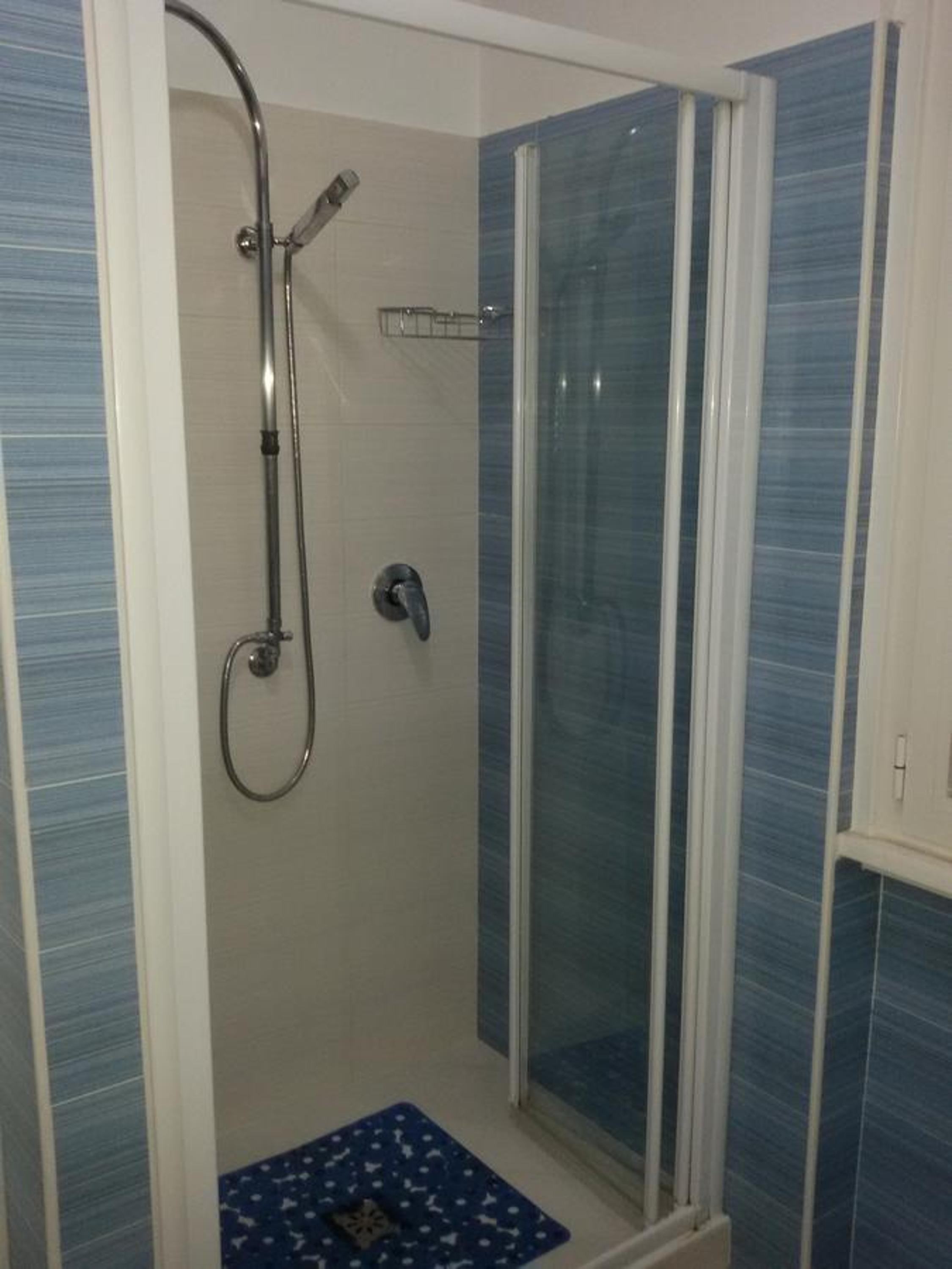 Large Double Room - Photo 36