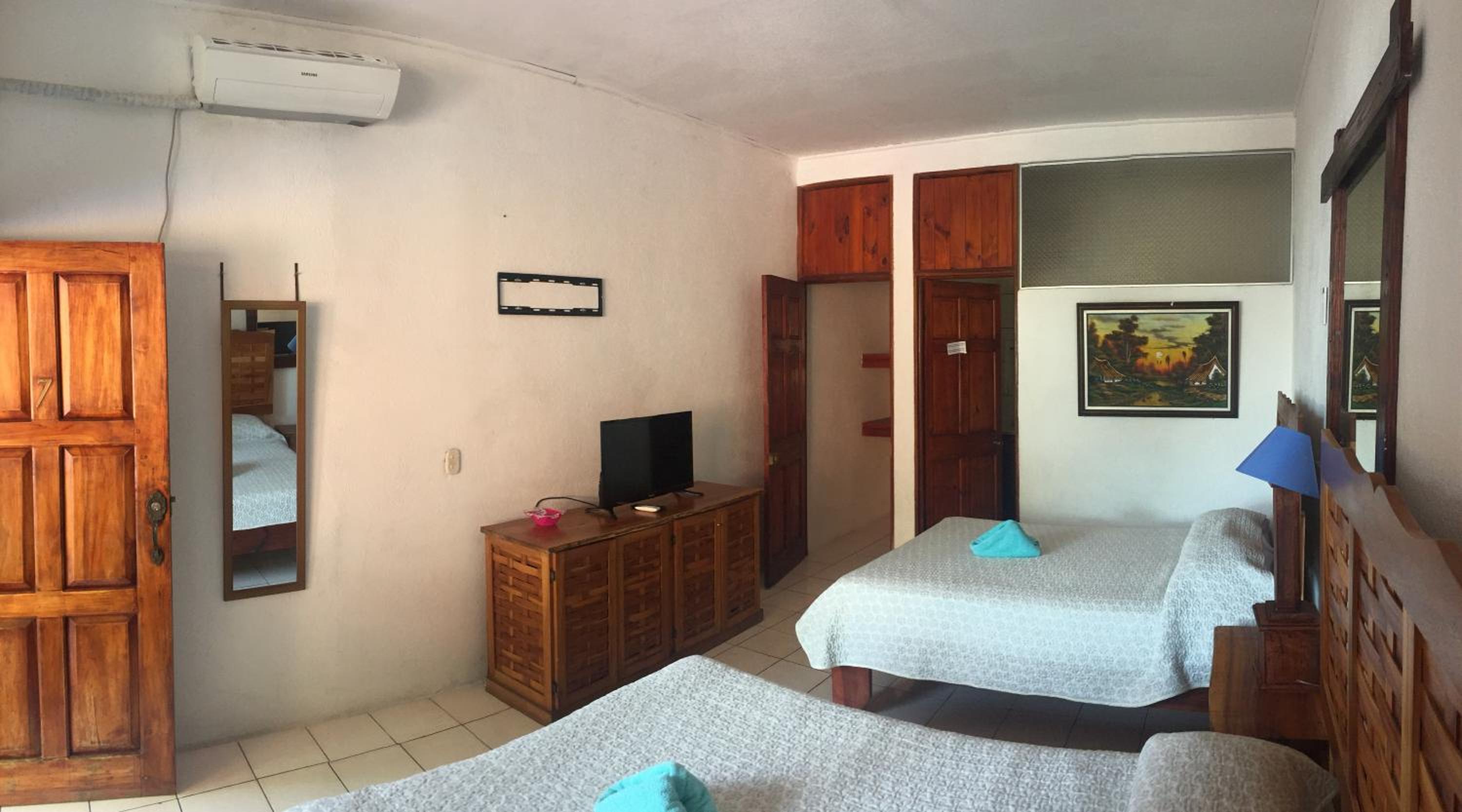 Quadruple with Two Double Beds photo 3