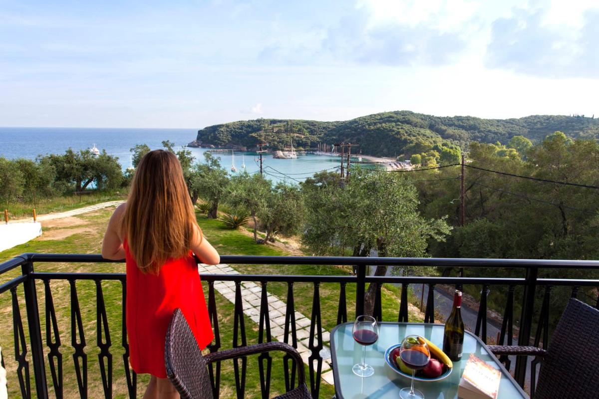 Studio with Garden View (3 Adults)