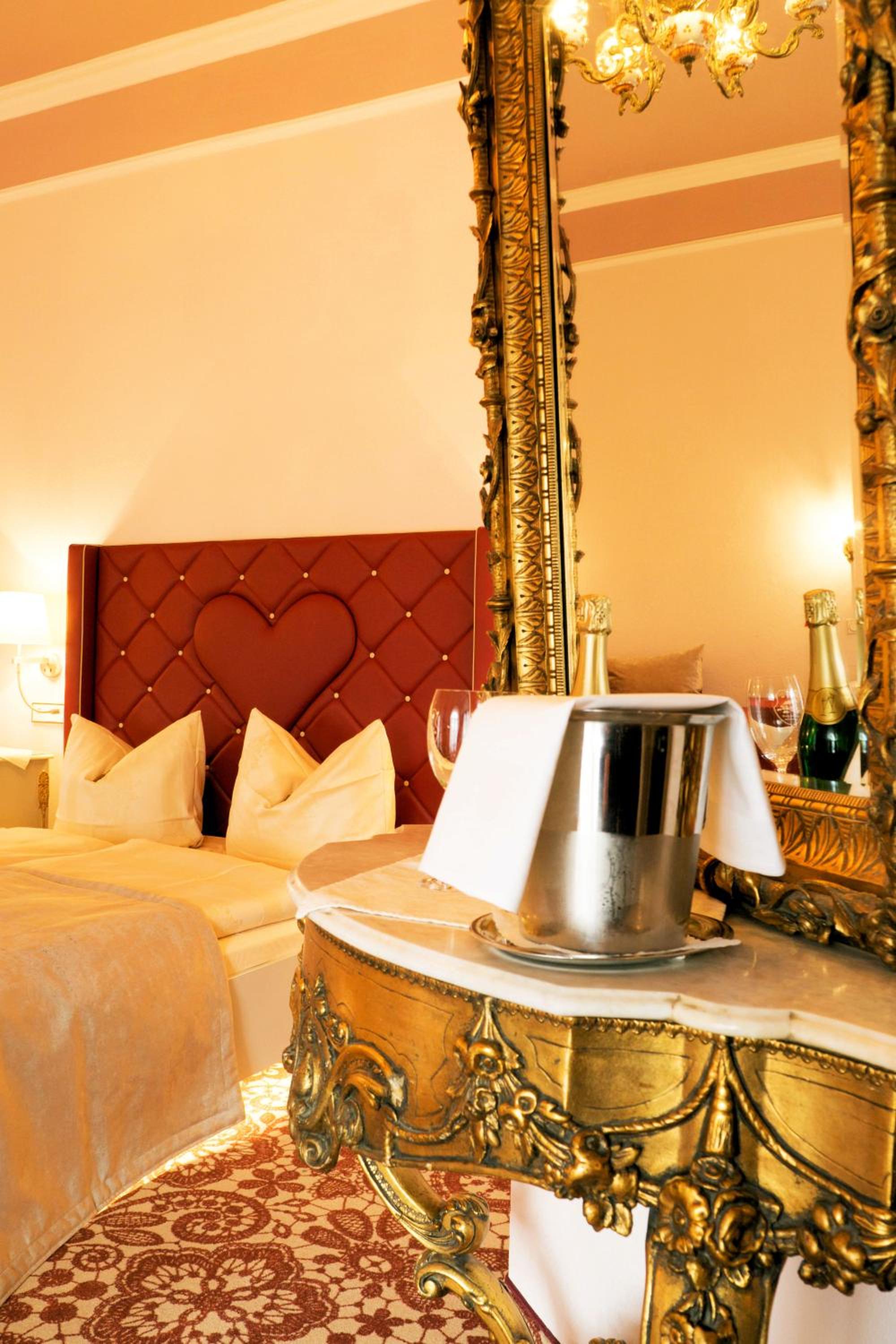 Honeymoon Room - Photo 4