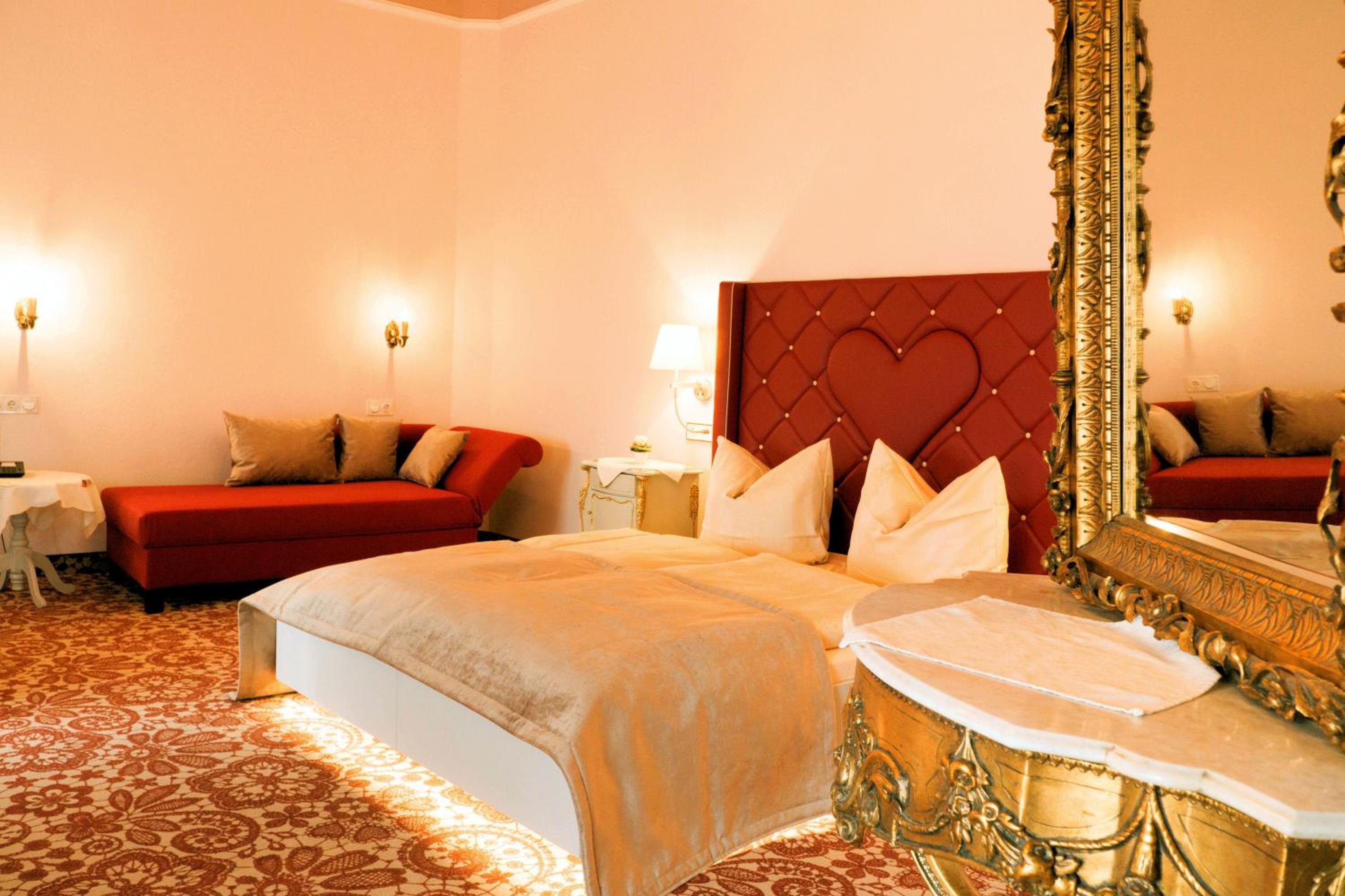 Honeymoon Room - Photo 3
