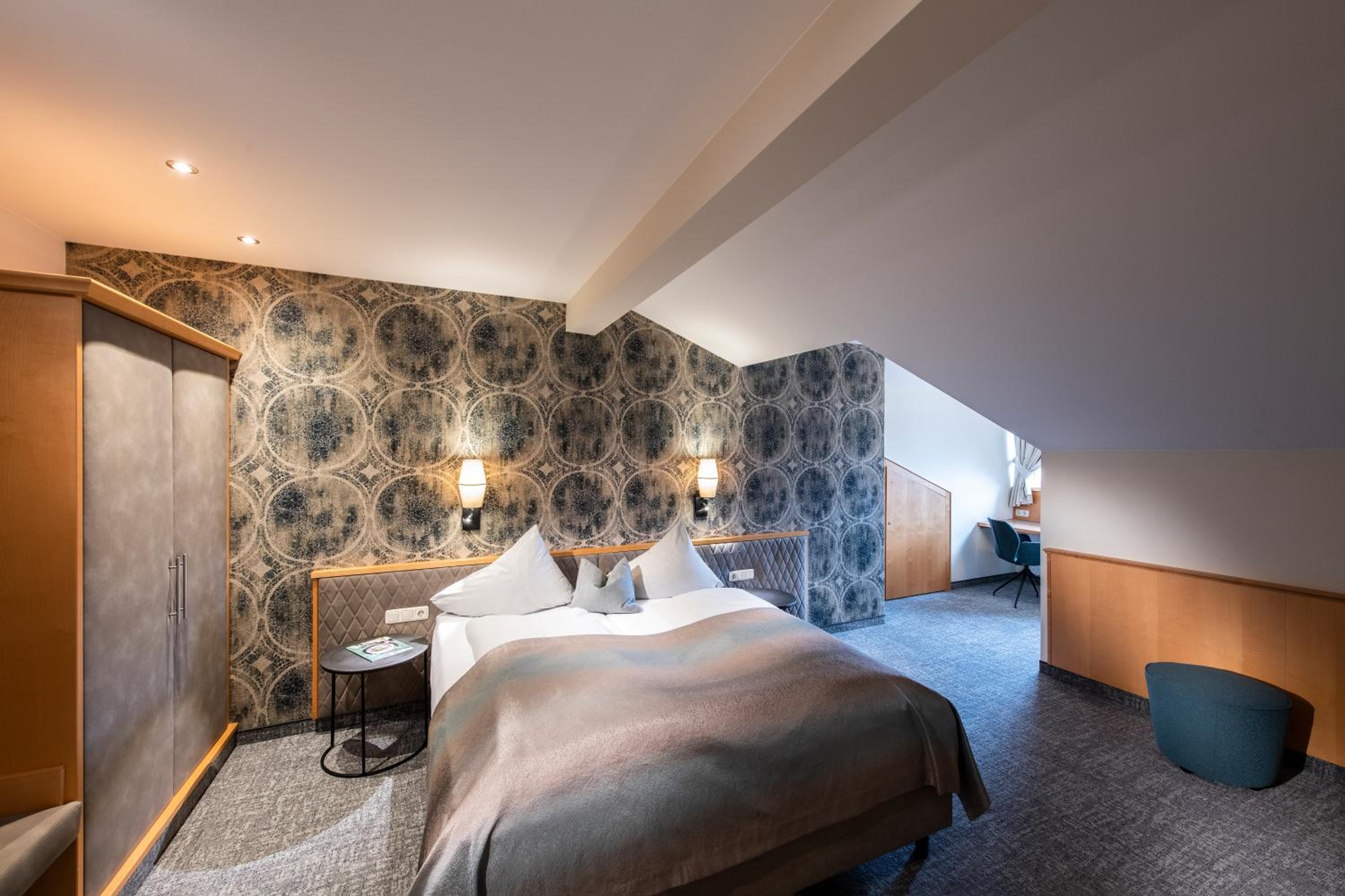 Deluxe Double or Twin Room