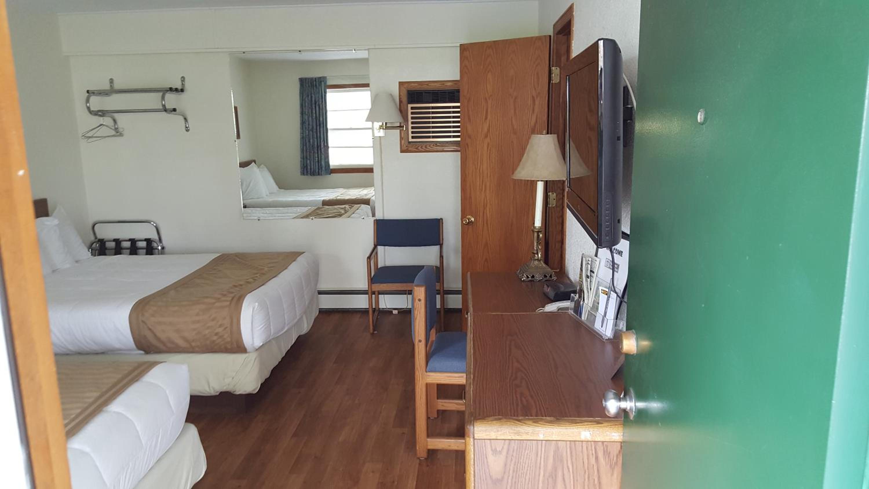 Budget Double Room photo 3