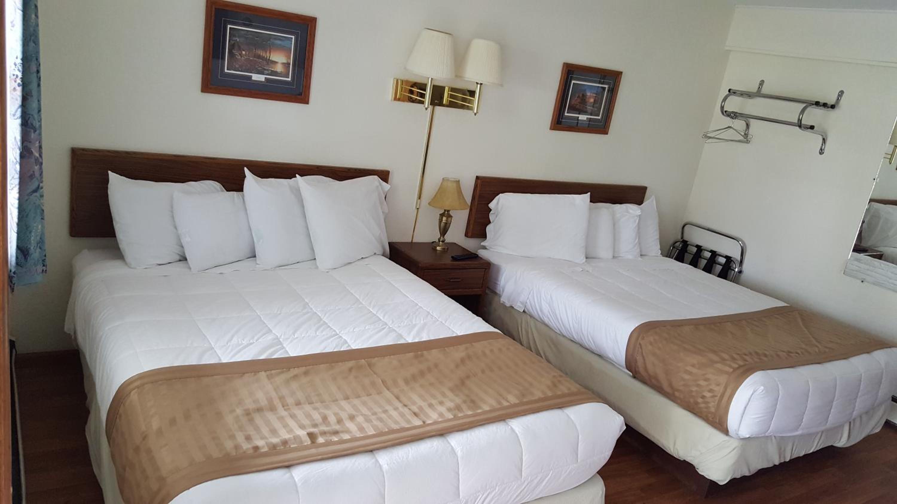 Basic Triple Room with Shared Bathroom