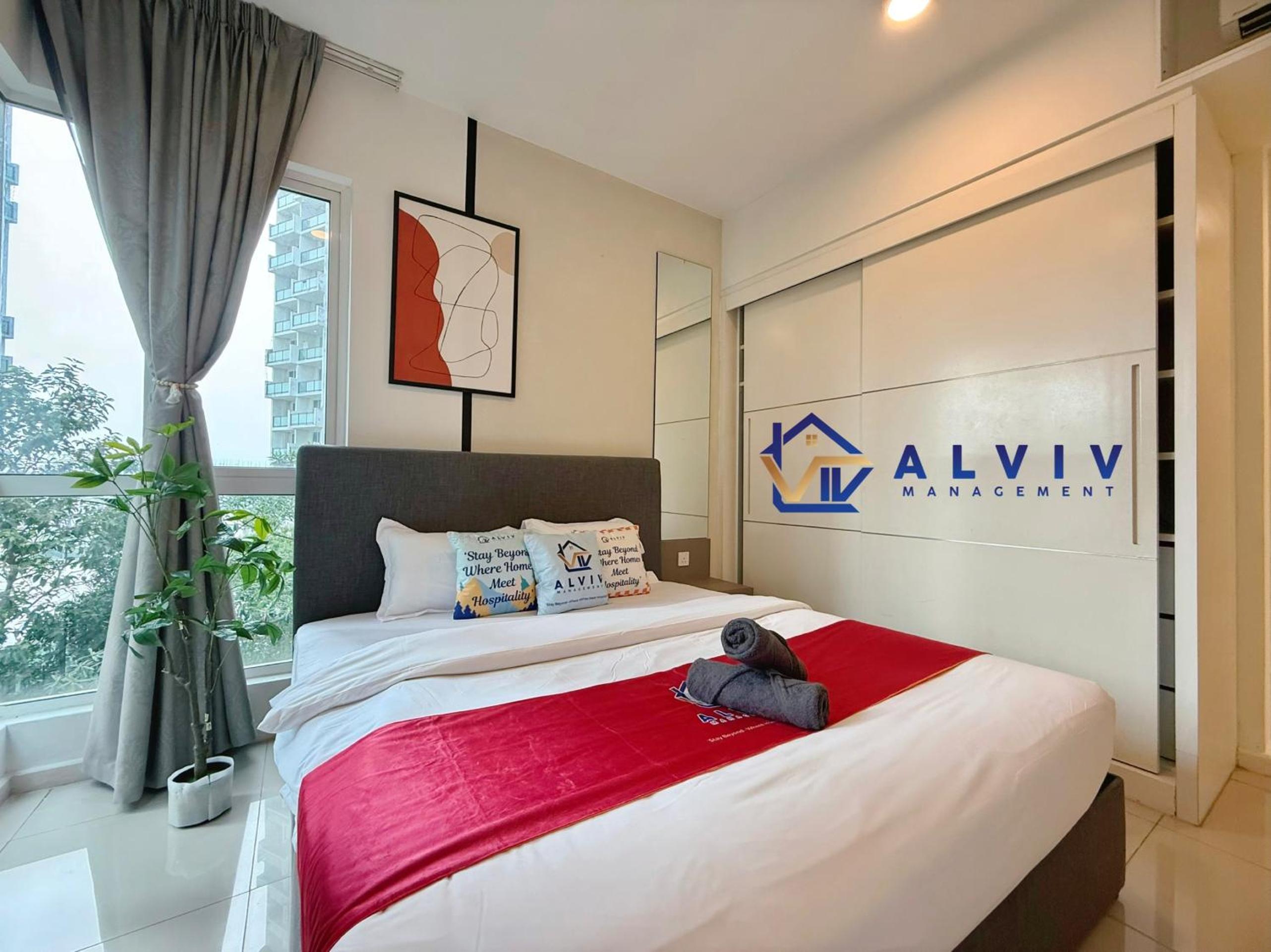 Three-Bedroom Apartment with View - Photo 10