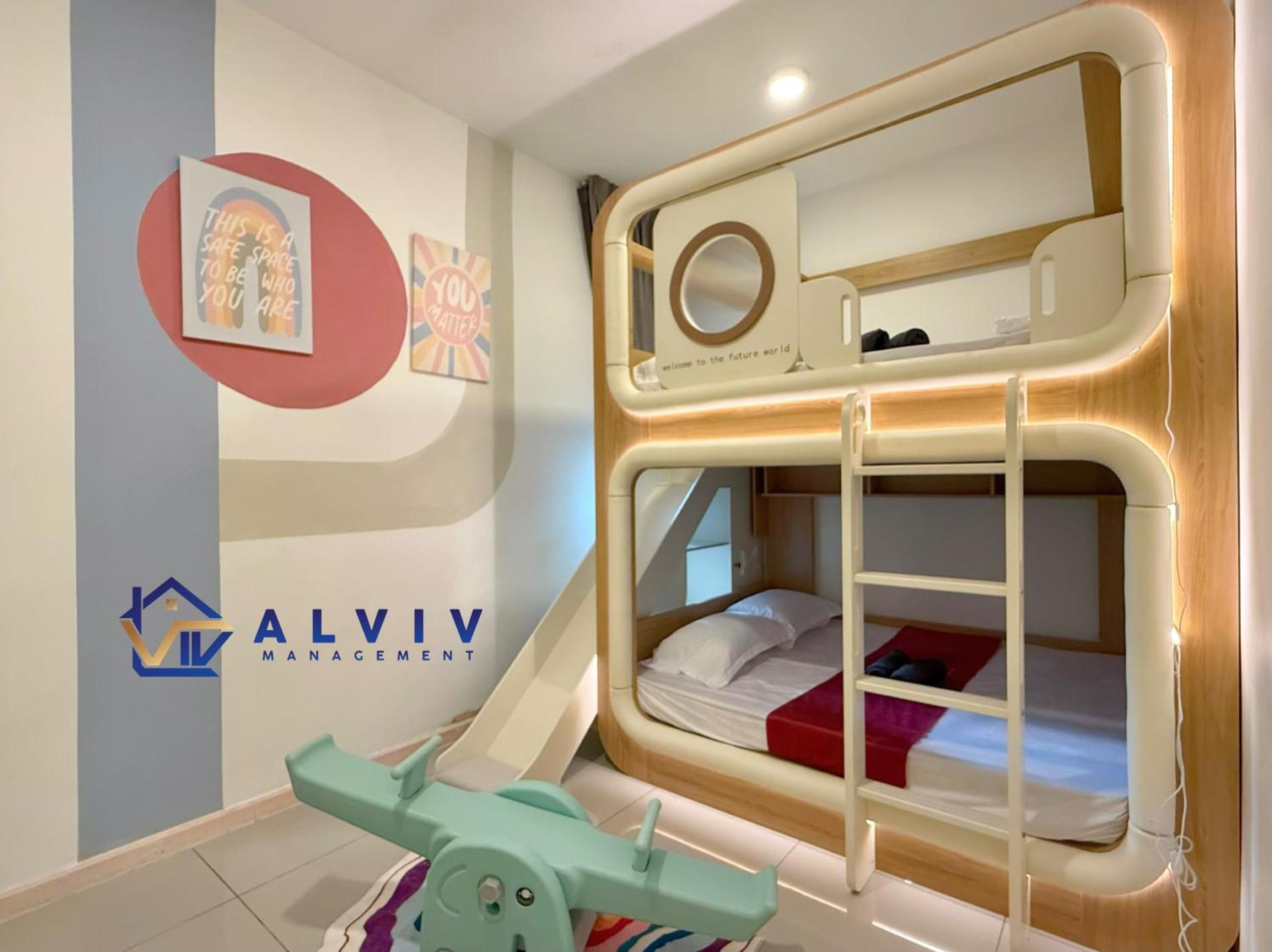 Three-Bedroom Apartment with View - Photo 3