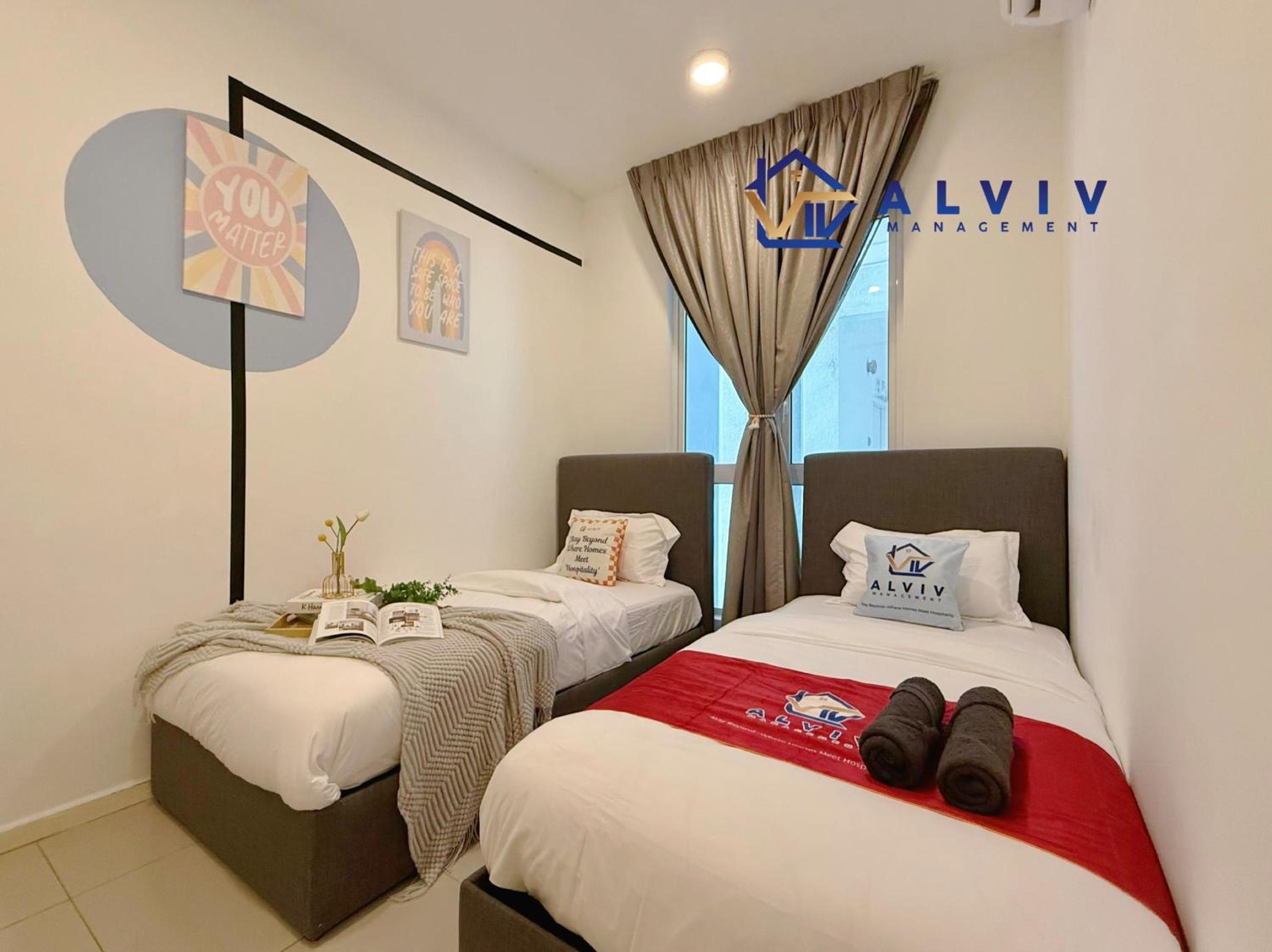 Three-Bedroom Apartment with View - Photo 13