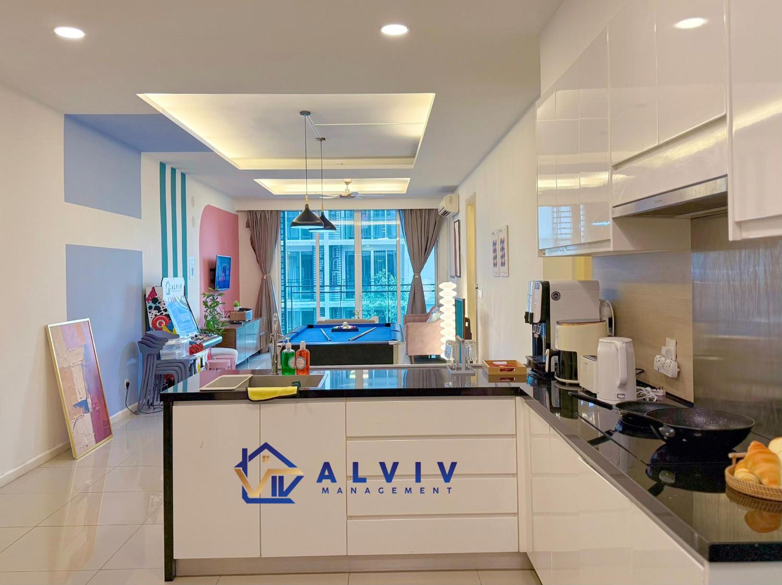 Three-Bedroom Apartment with View - Photo 5