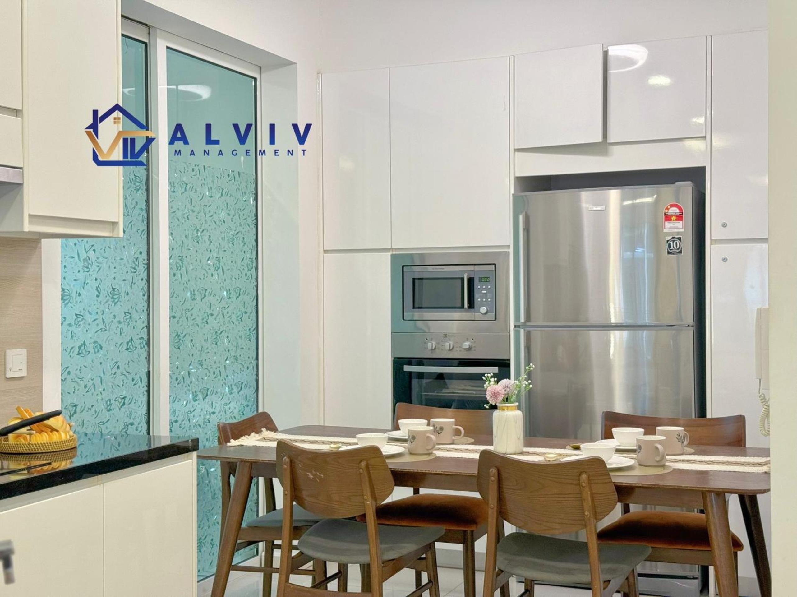 Three-Bedroom Apartment with View - Photo 16