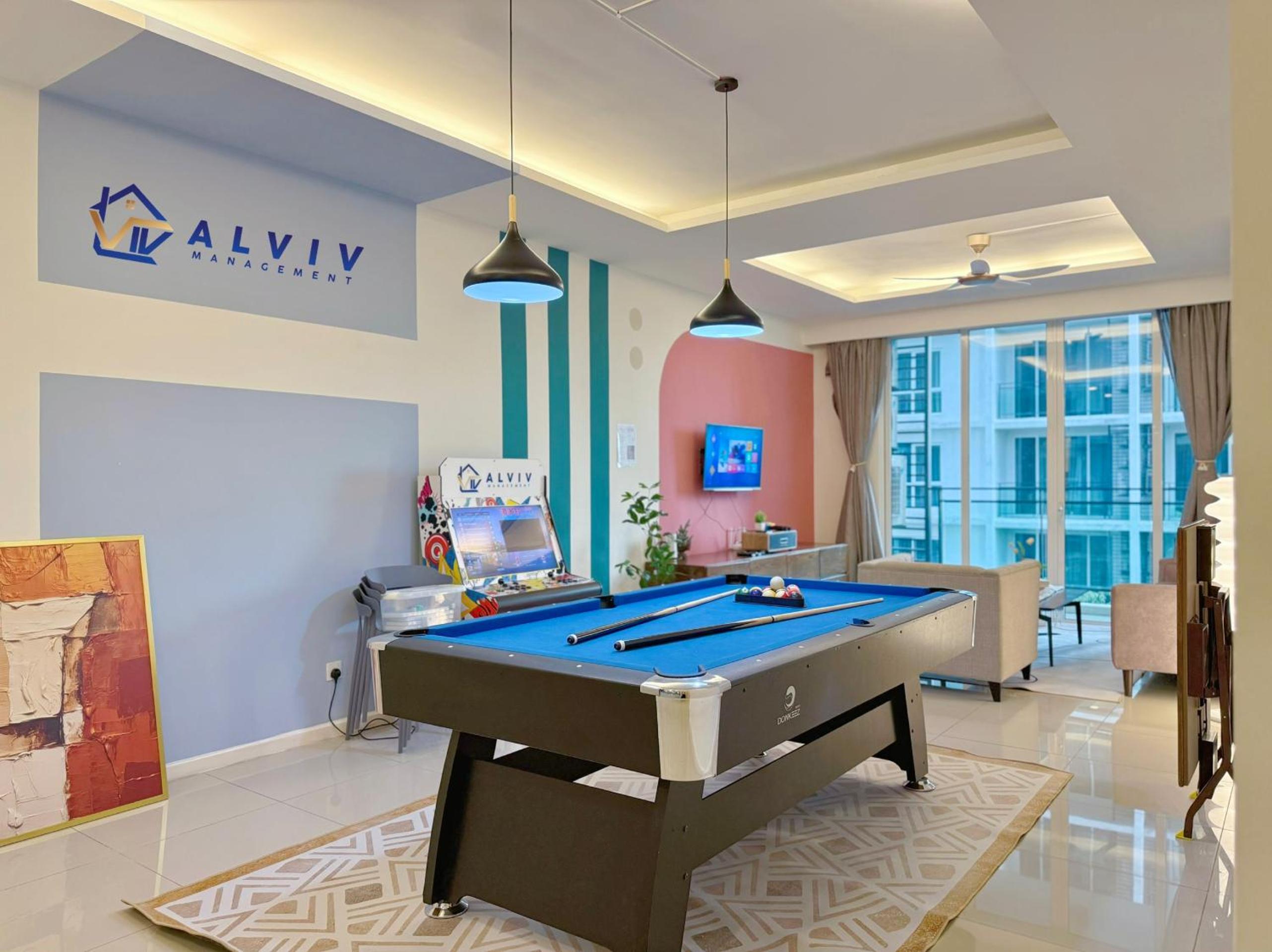 Three-Bedroom Apartment with View - Photo 1