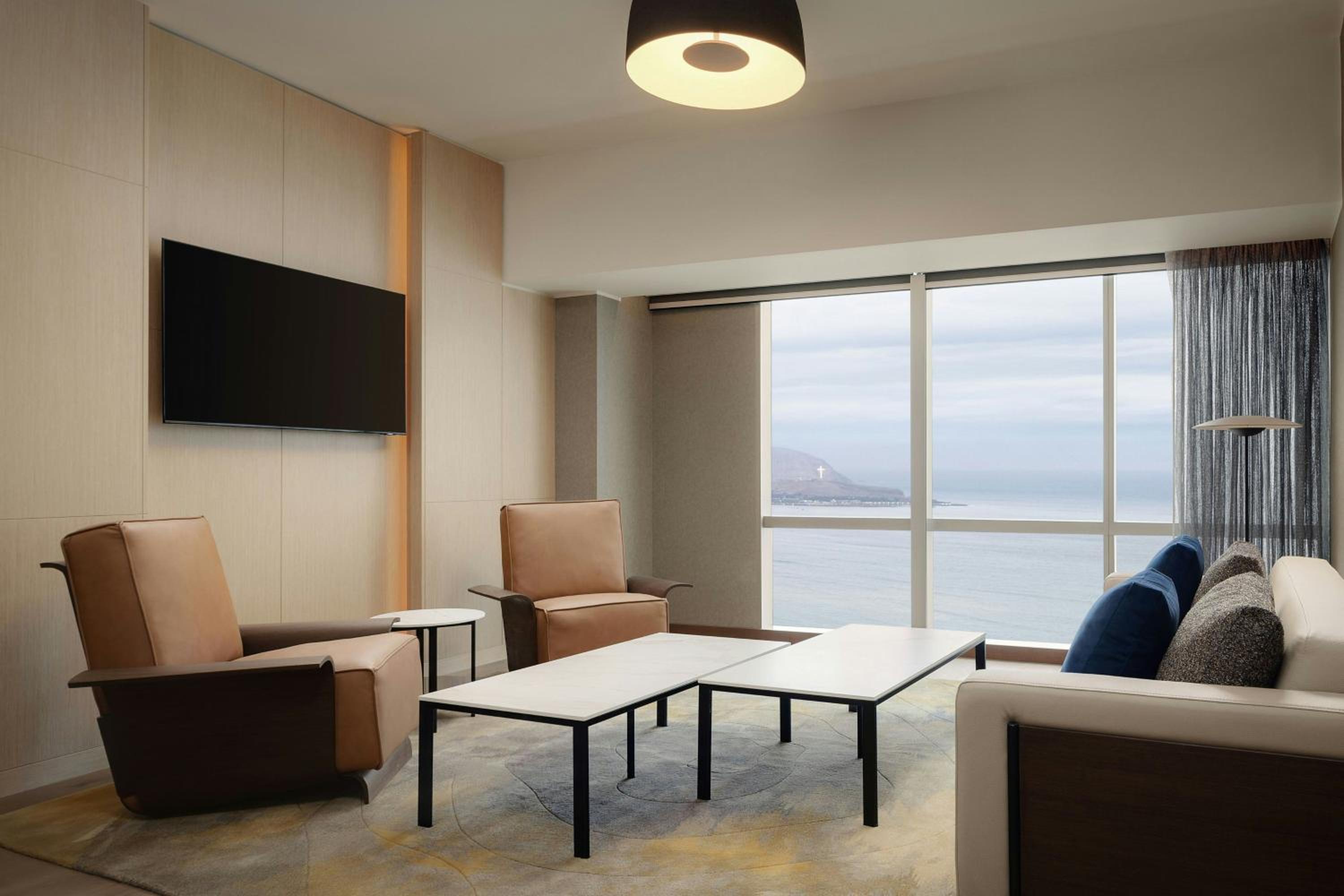 Master King Suite - Concierge Lounge Access - Photo 5