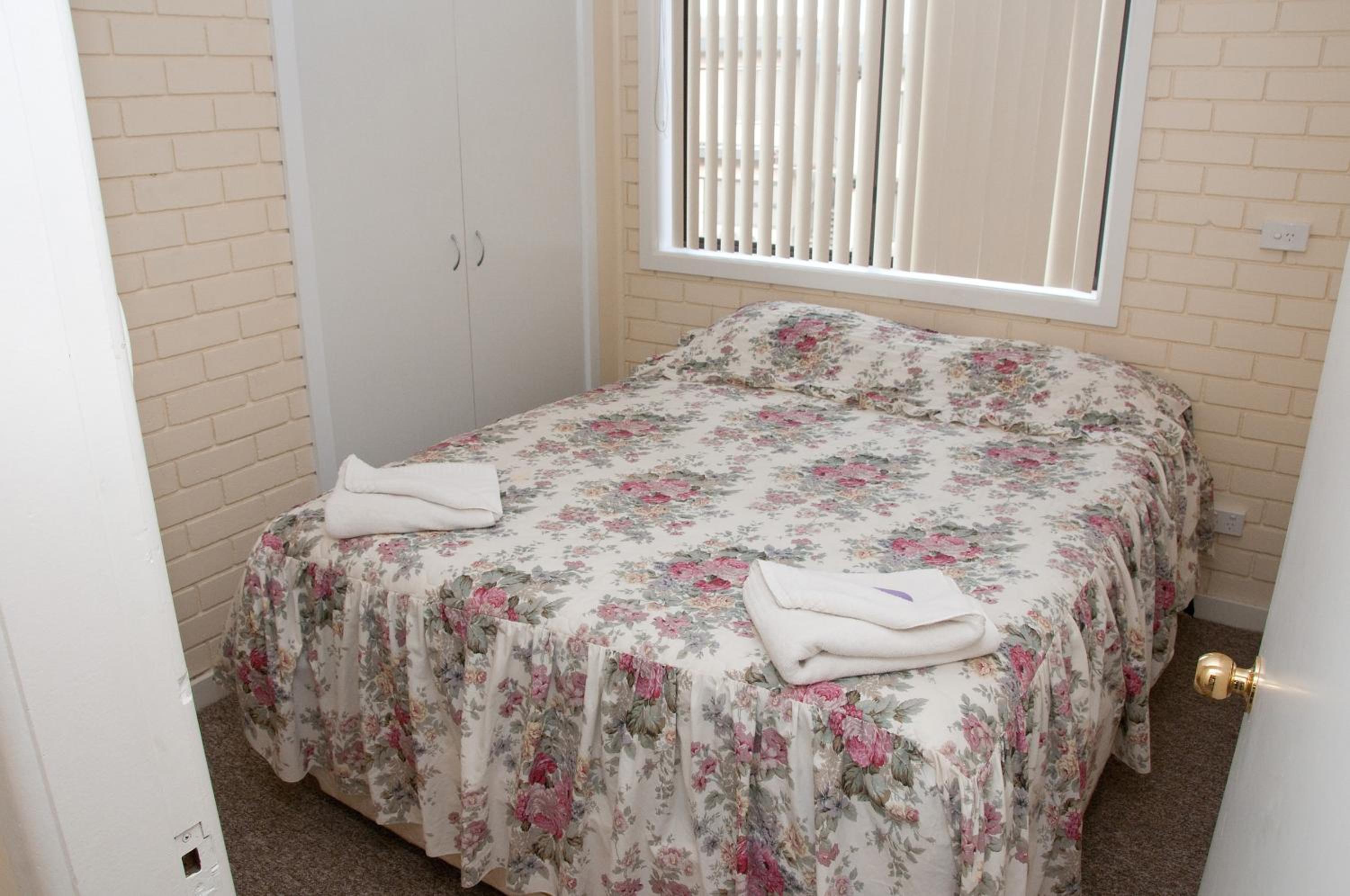 Apartment Two-Bedroom Large photo 1
