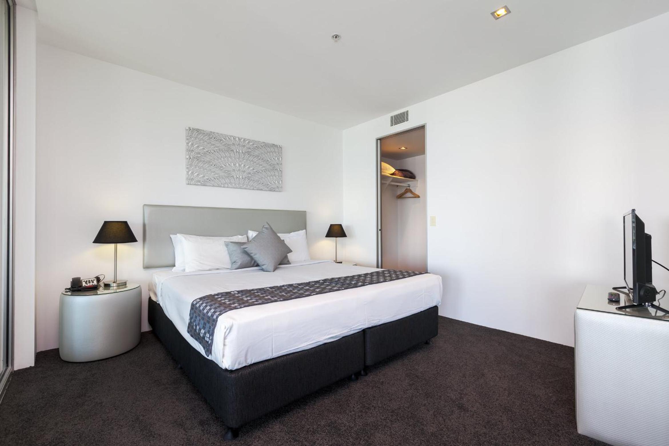 One-Bedroom Apartment with Spa Bath - Ocean View (No Housekeeping)