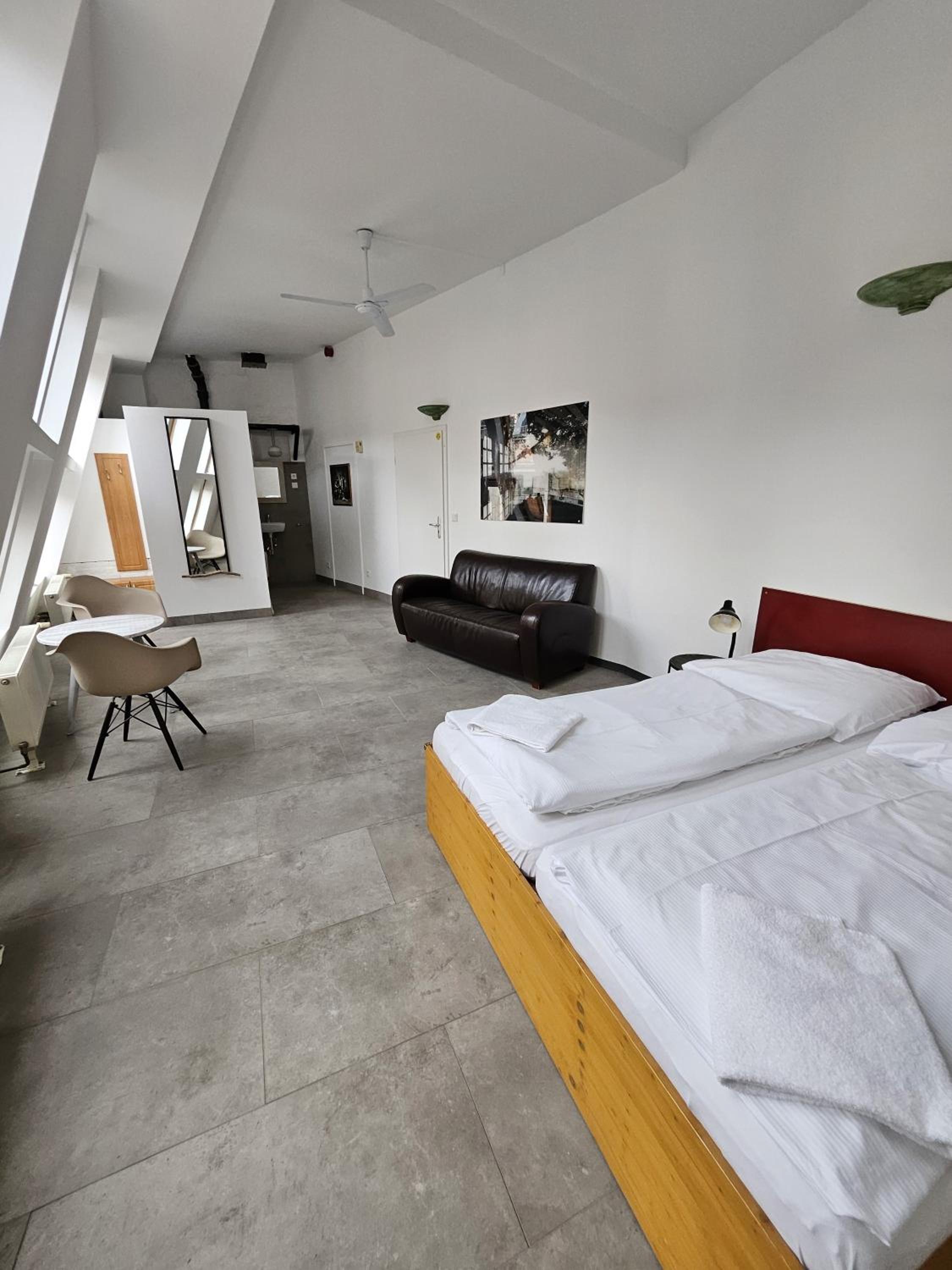 Deluxe Double Room with Shower photo 2