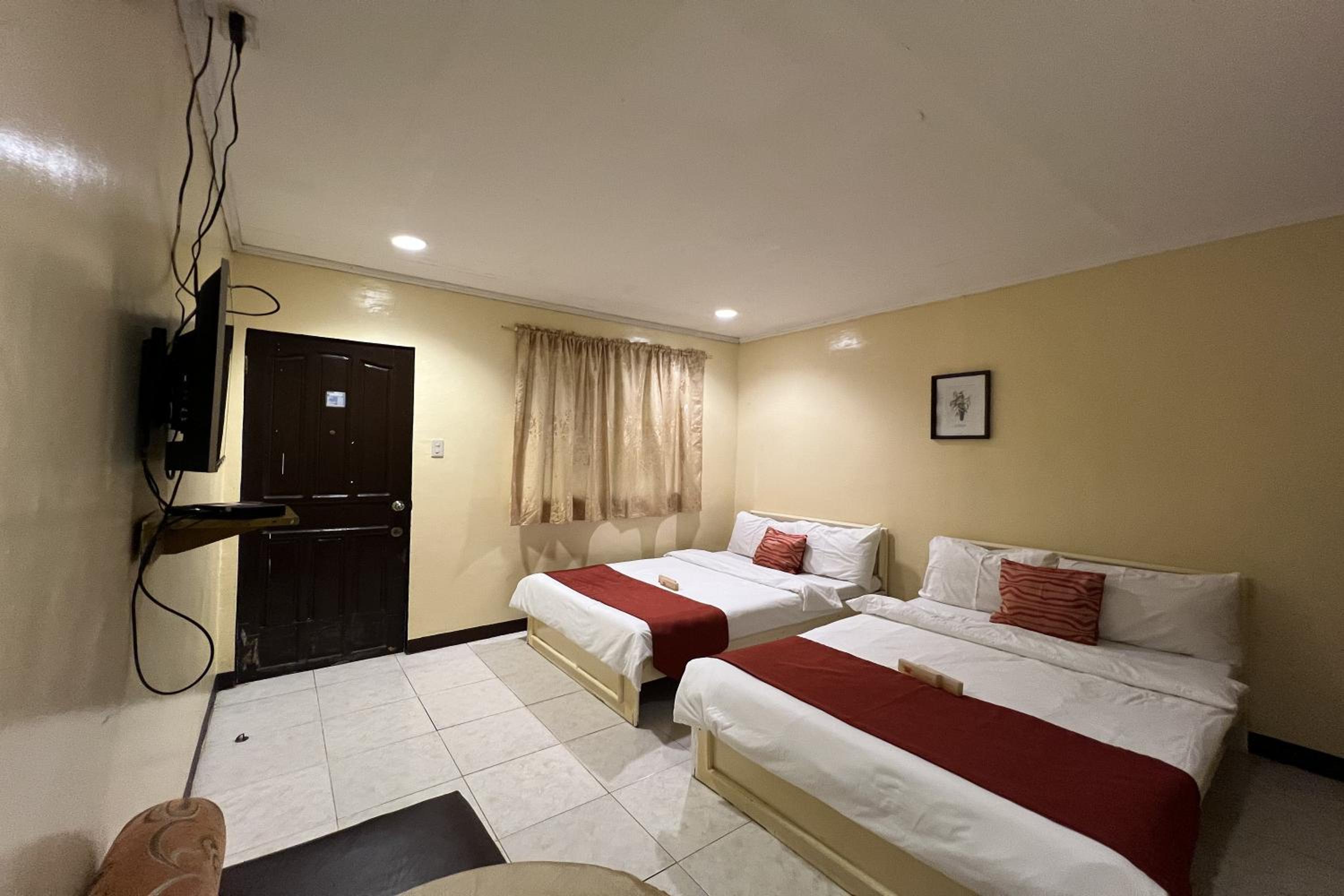 Deluxe Room - Photo 17