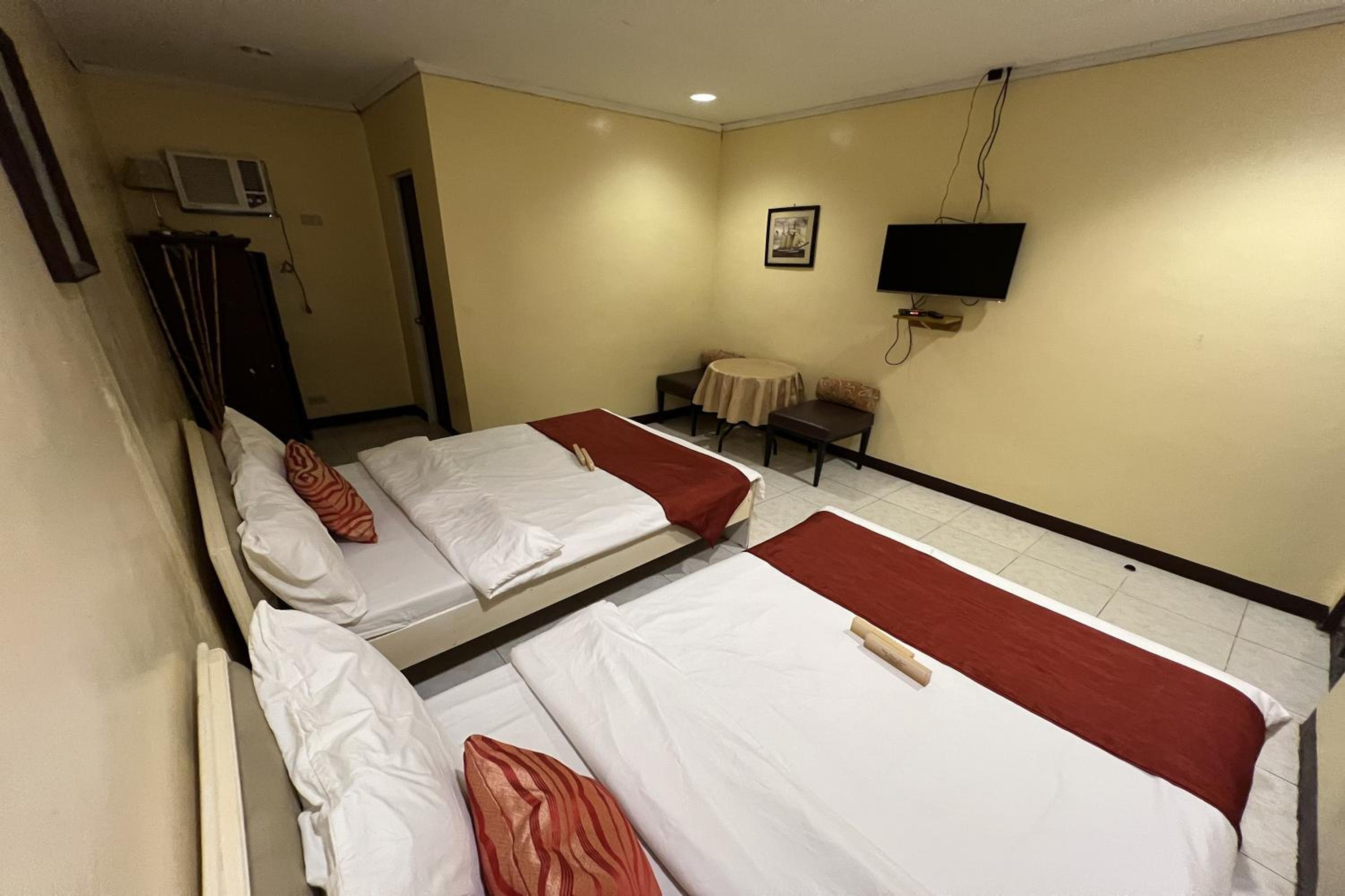 Deluxe Room - Photo 15